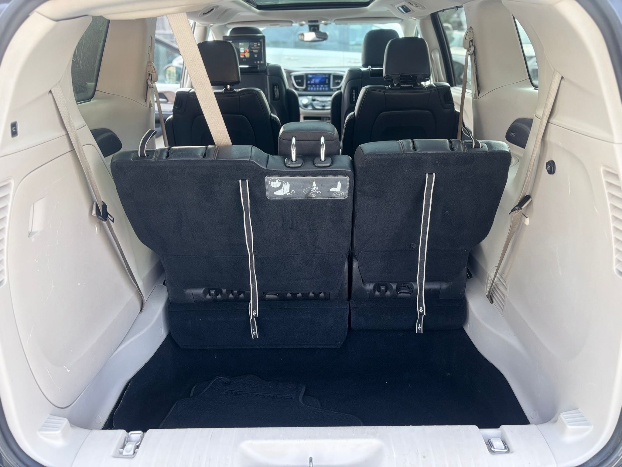 /canwestautoinc/2017-Chrysler-Pacifica-319655571148995.jpg
