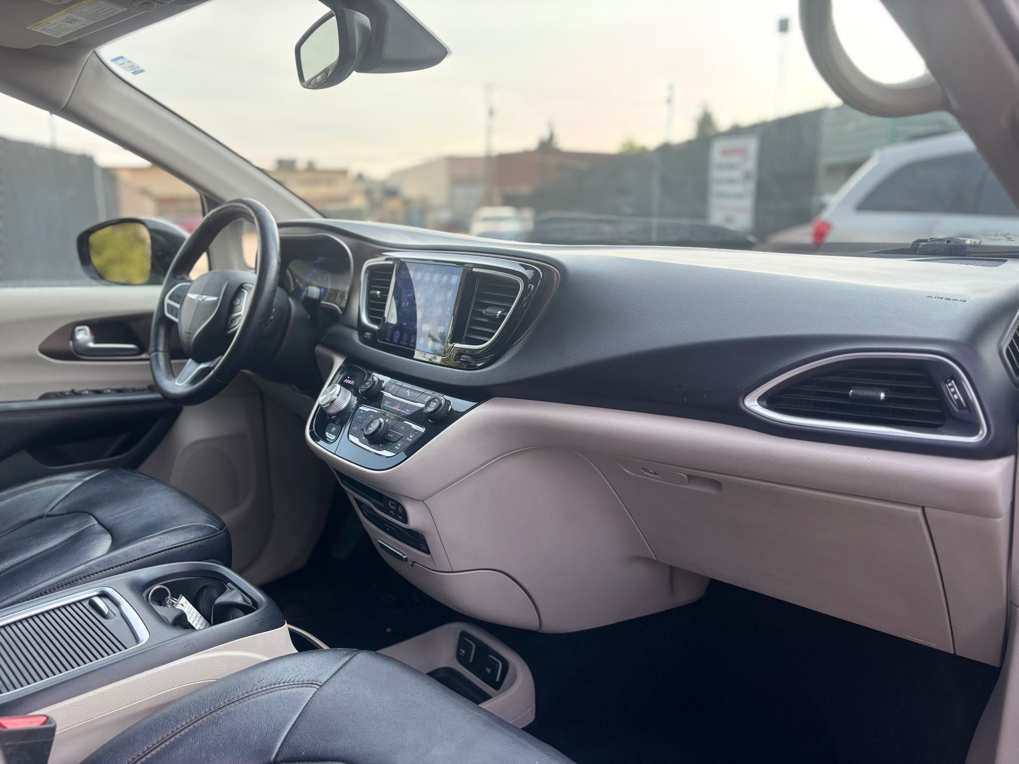 /canwestautoinc/2017-Chrysler-Pacifica-48544850073125523.jpg