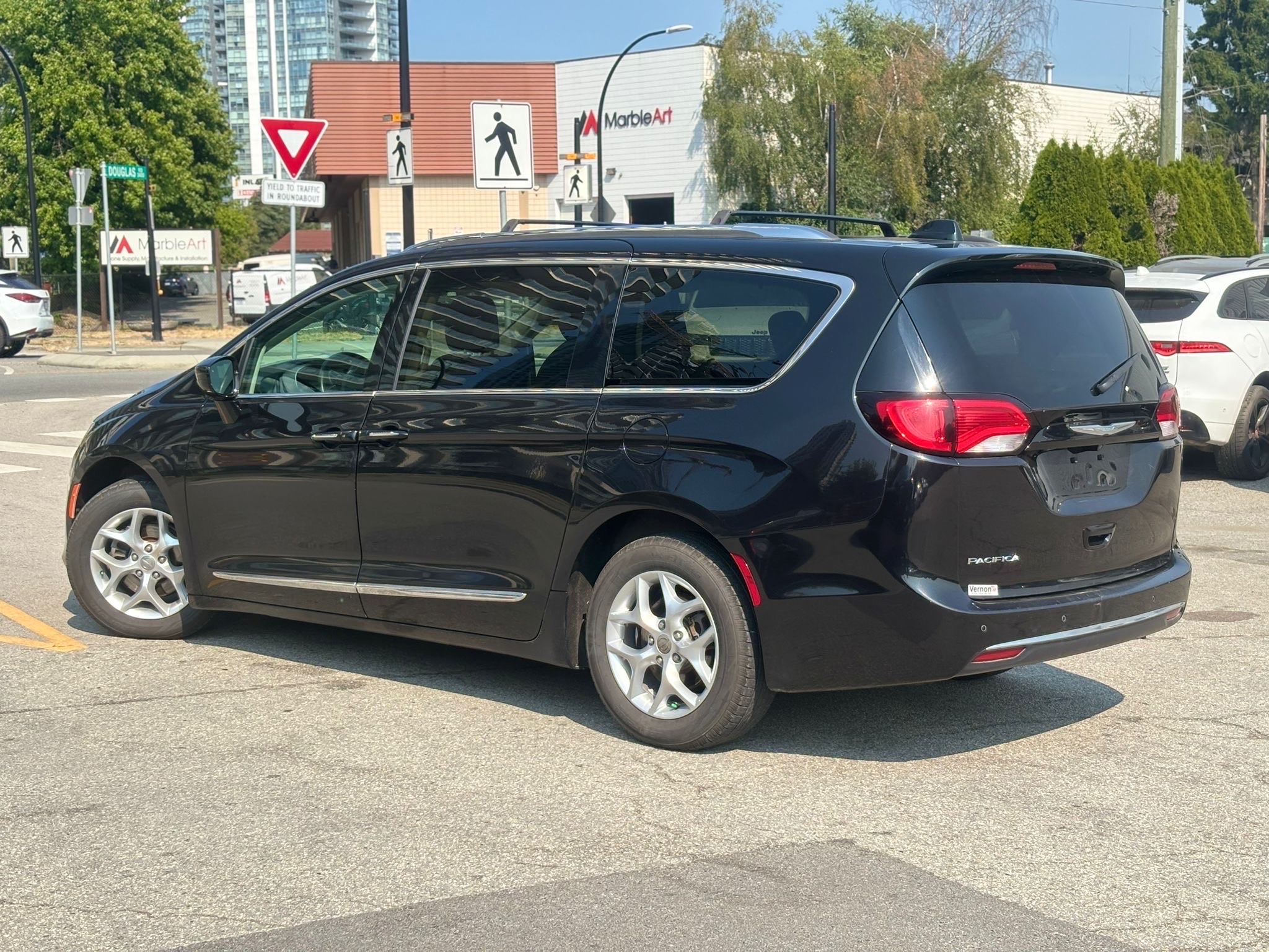 /canwestautoinc/2017-Chrysler-Pacifica-6903278350806141.jpg