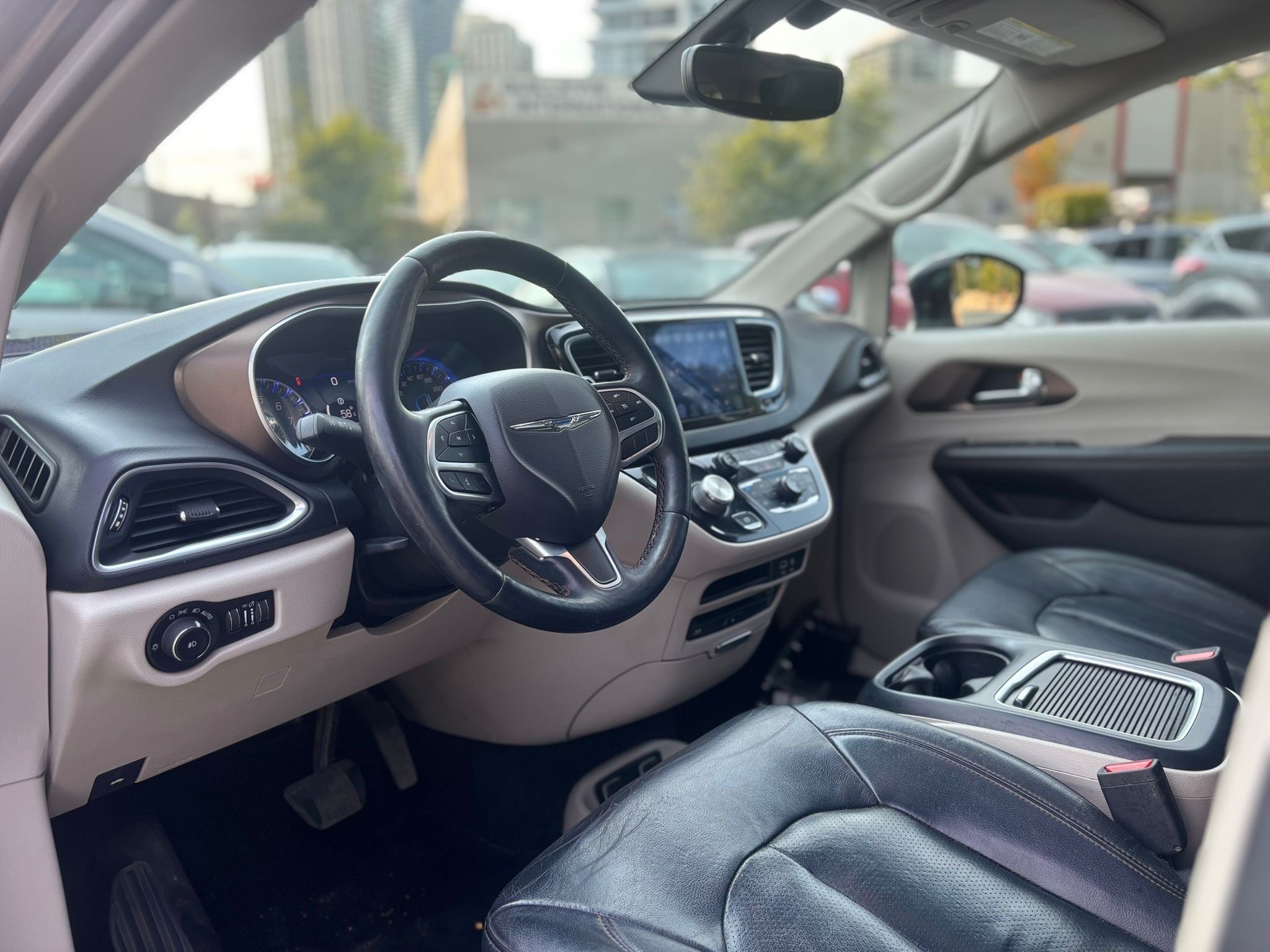 /canwestautoinc/2017-Chrysler-Pacifica-7377824373347879.jpg