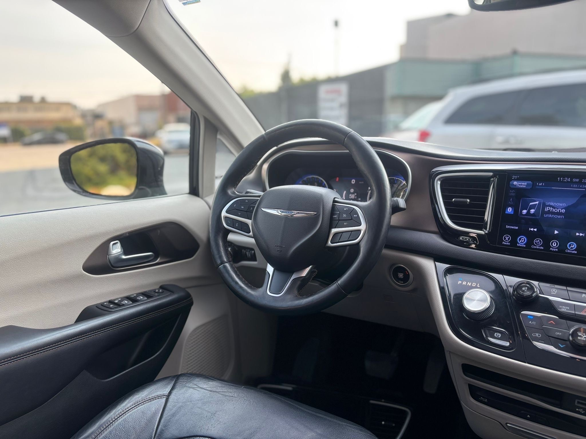 /canwestautoinc/2017-Chrysler-Pacifica-9291537864757702.jpg