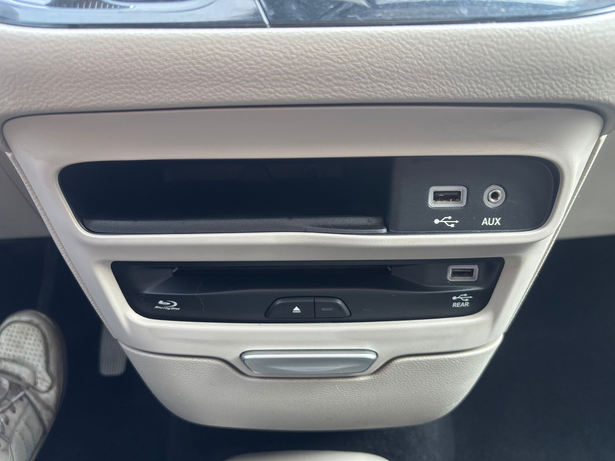 /canwestautoinc/2017-Chrysler-Pacifica-9672790826792015.jpg