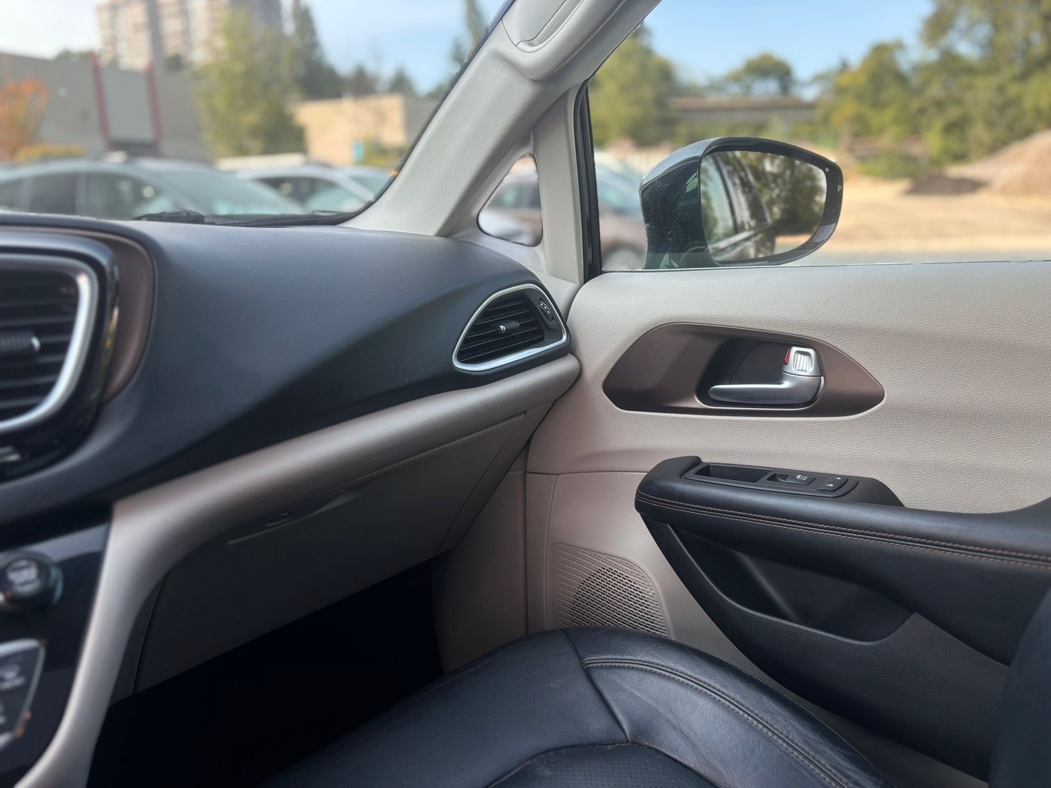 /canwestautoinc/2017-Chrysler-Pacifica-9828717093829831.jpg