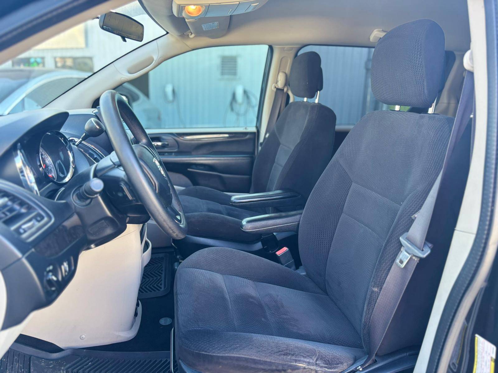 /canwestautoinc/2017-Dodge-GrandCaravan-2675442751415693.jpg