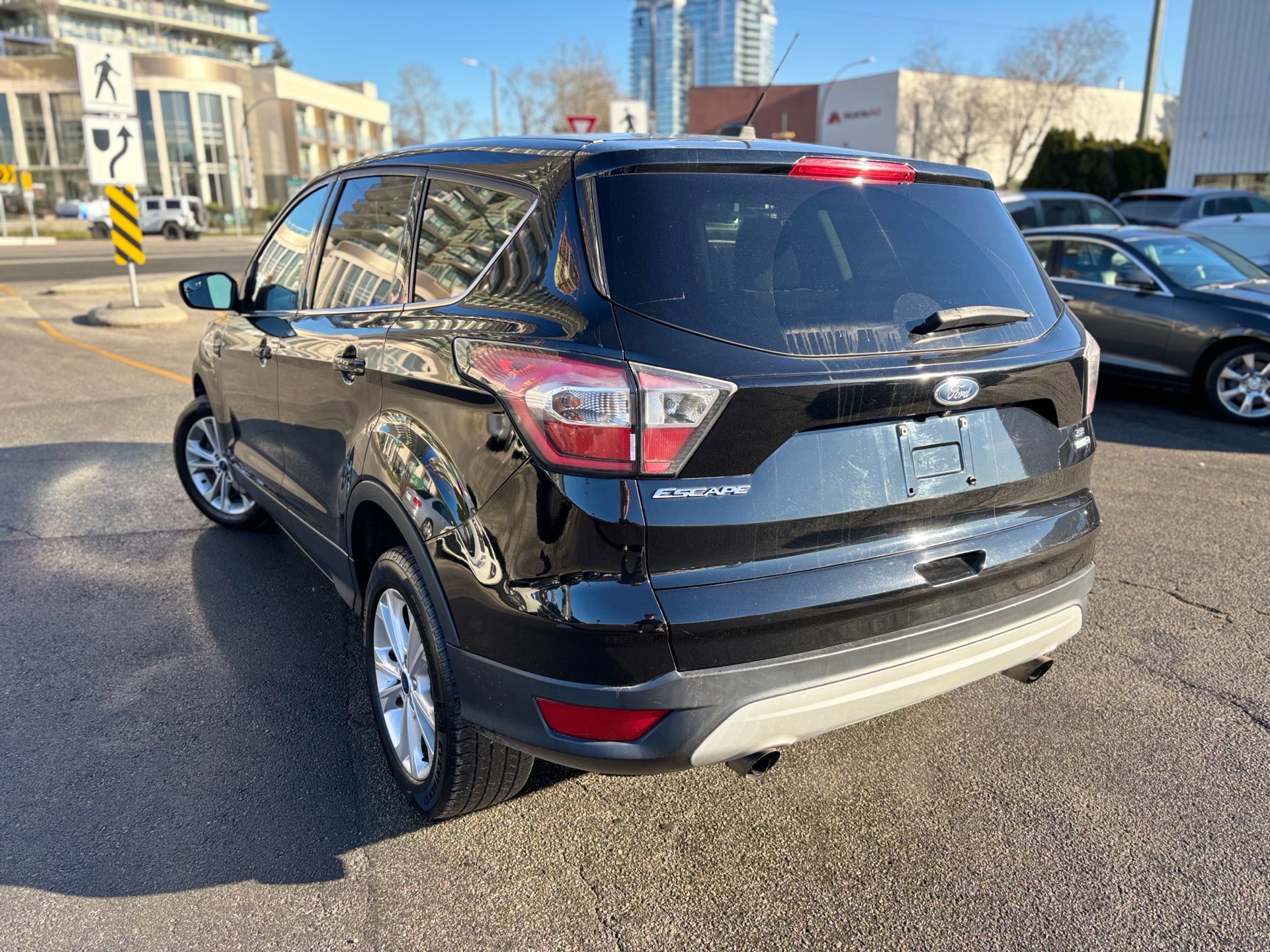 /canwestautoinc/2017-Ford-Escape-05748979936207954.jpg