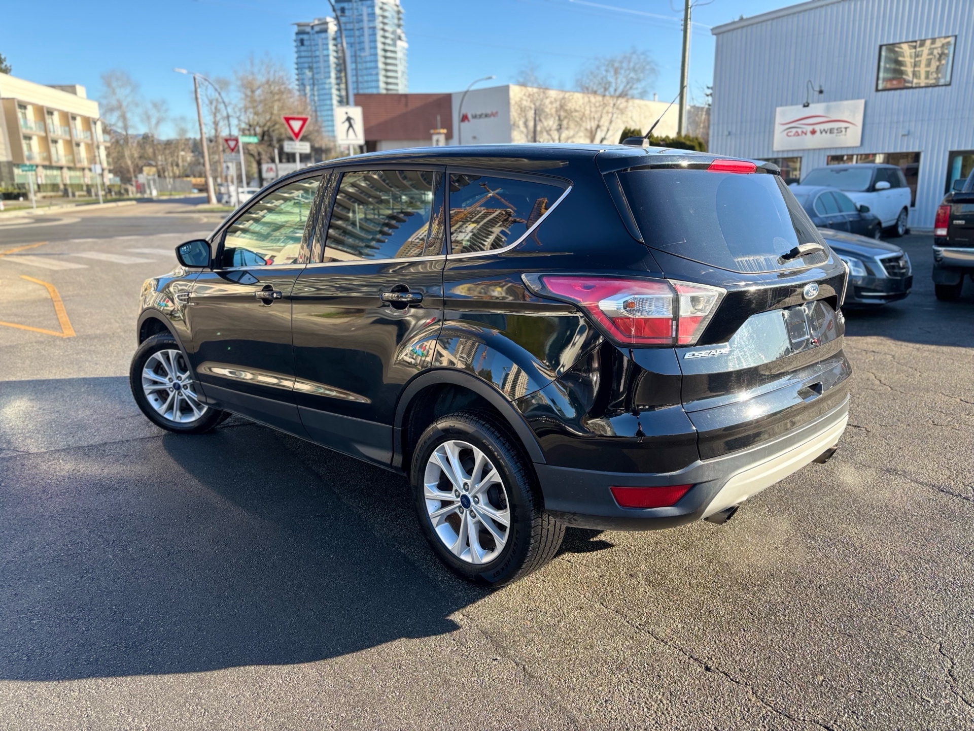/canwestautoinc/2017-Ford-Escape-5225806007827072.jpg