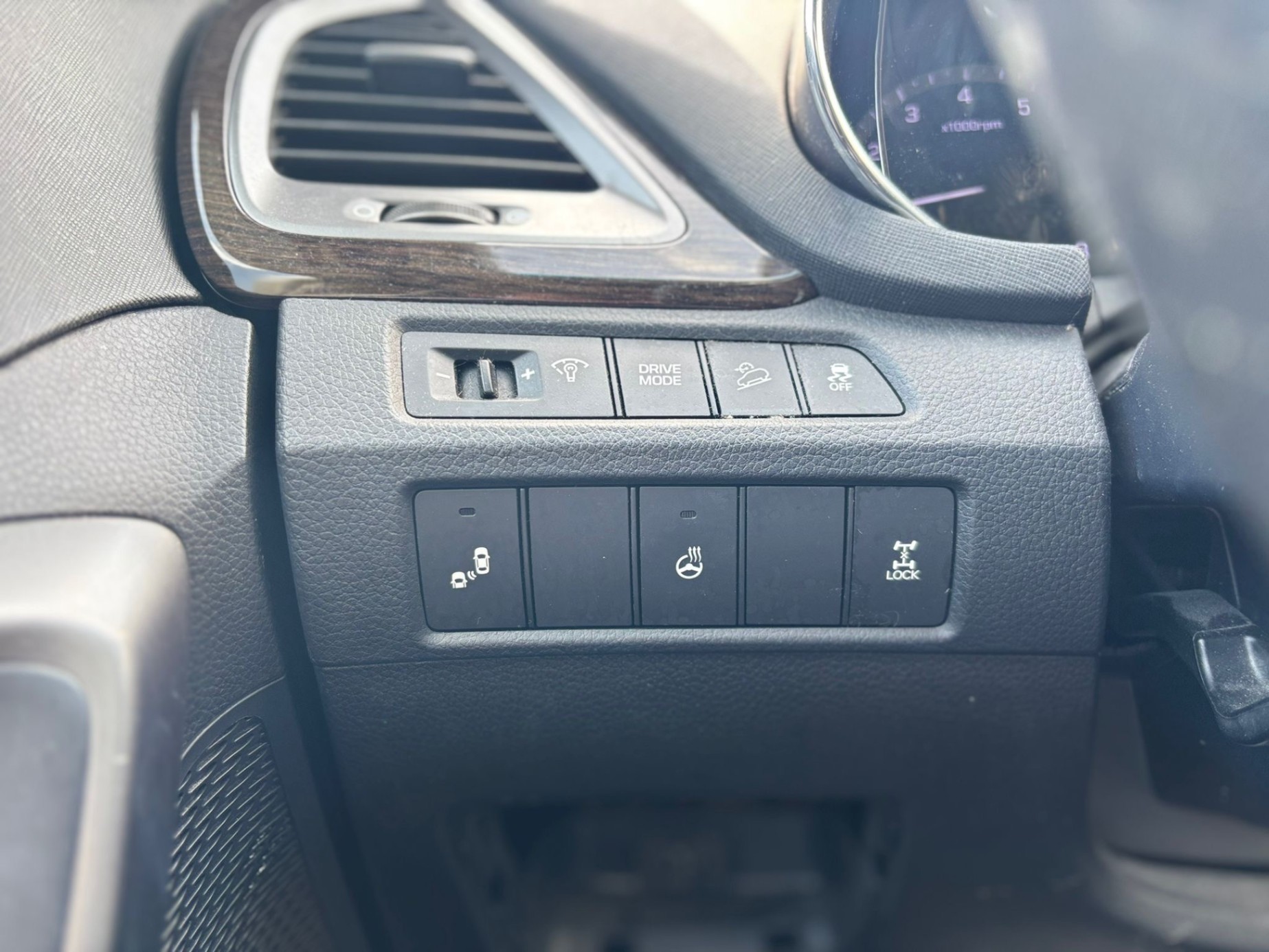 /canwestautoinc/2017-Hyundai-SantaFe-1975201347593203.jpg