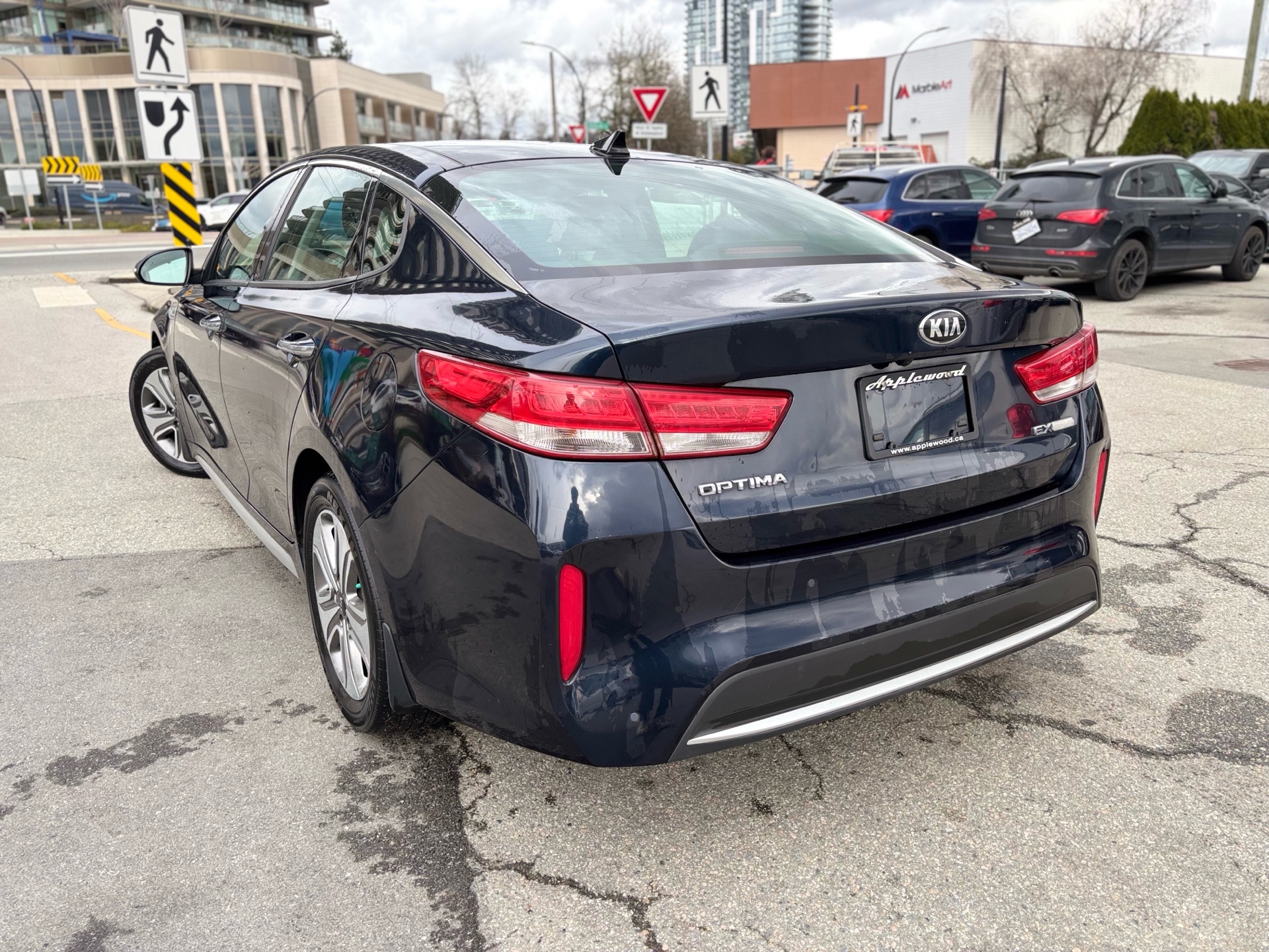 /canwestautoinc/2017-Kia-OptimaHybrid-9110507182467411.jpg