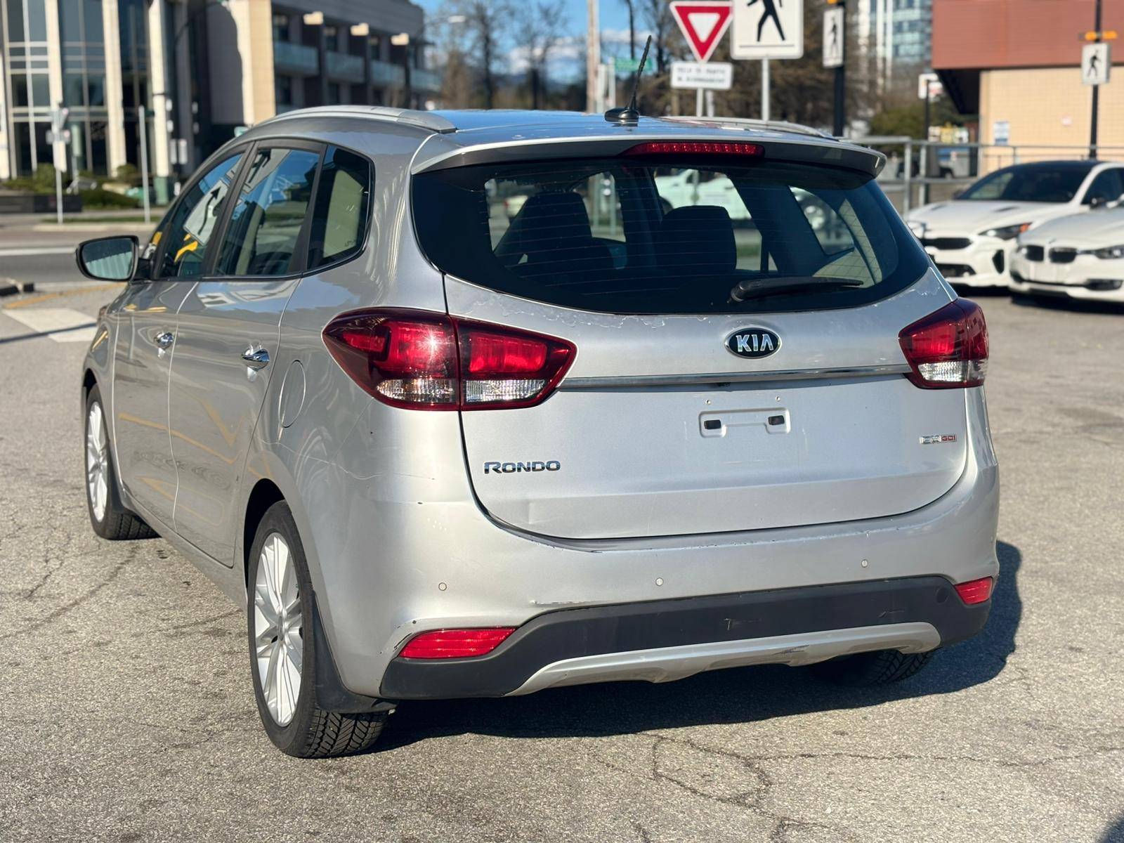 /canwestautoinc/2017-Kia-Rondo-04025231658675743.jpg