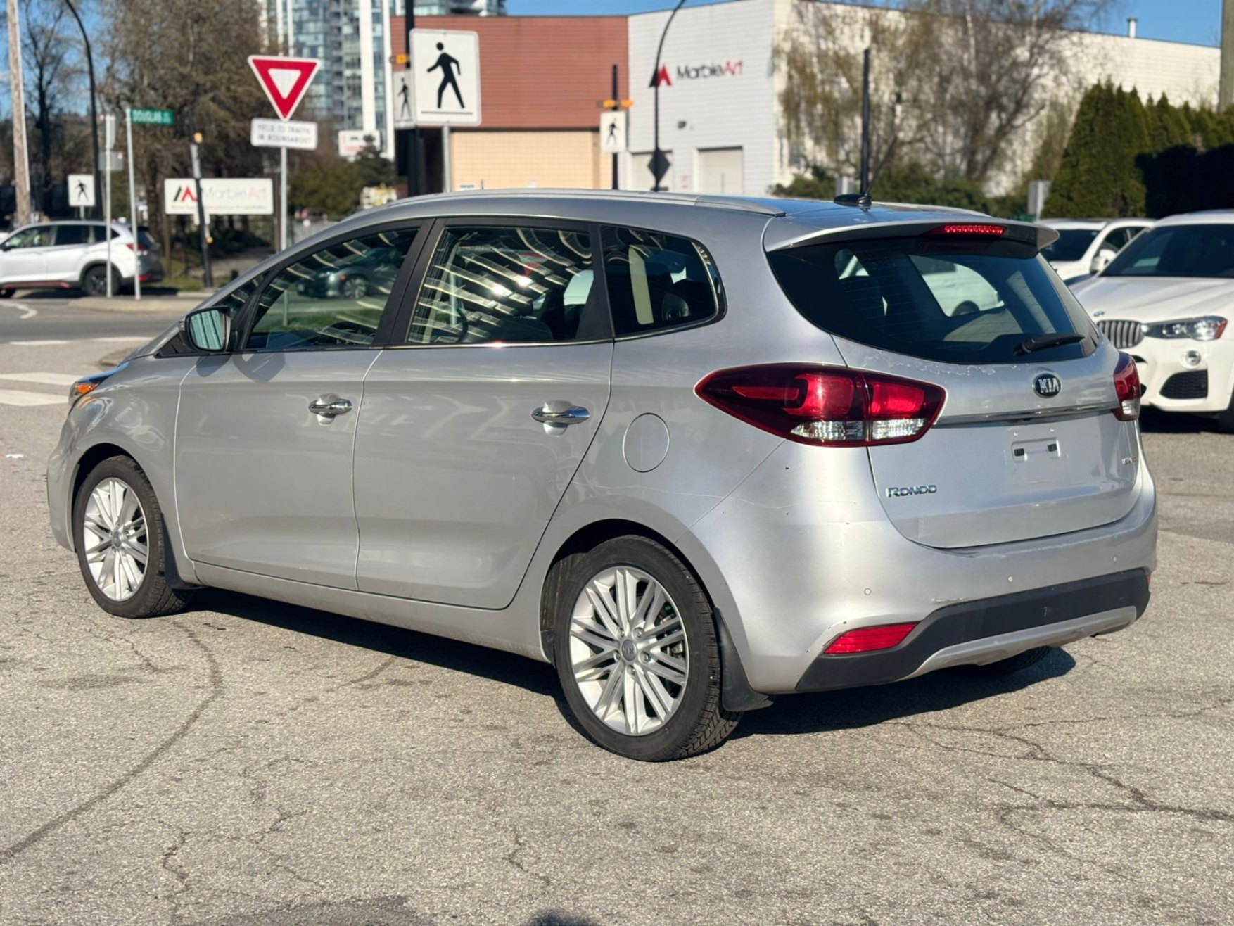 /canwestautoinc/2017-Kia-Rondo-23614258735931437.jpg
