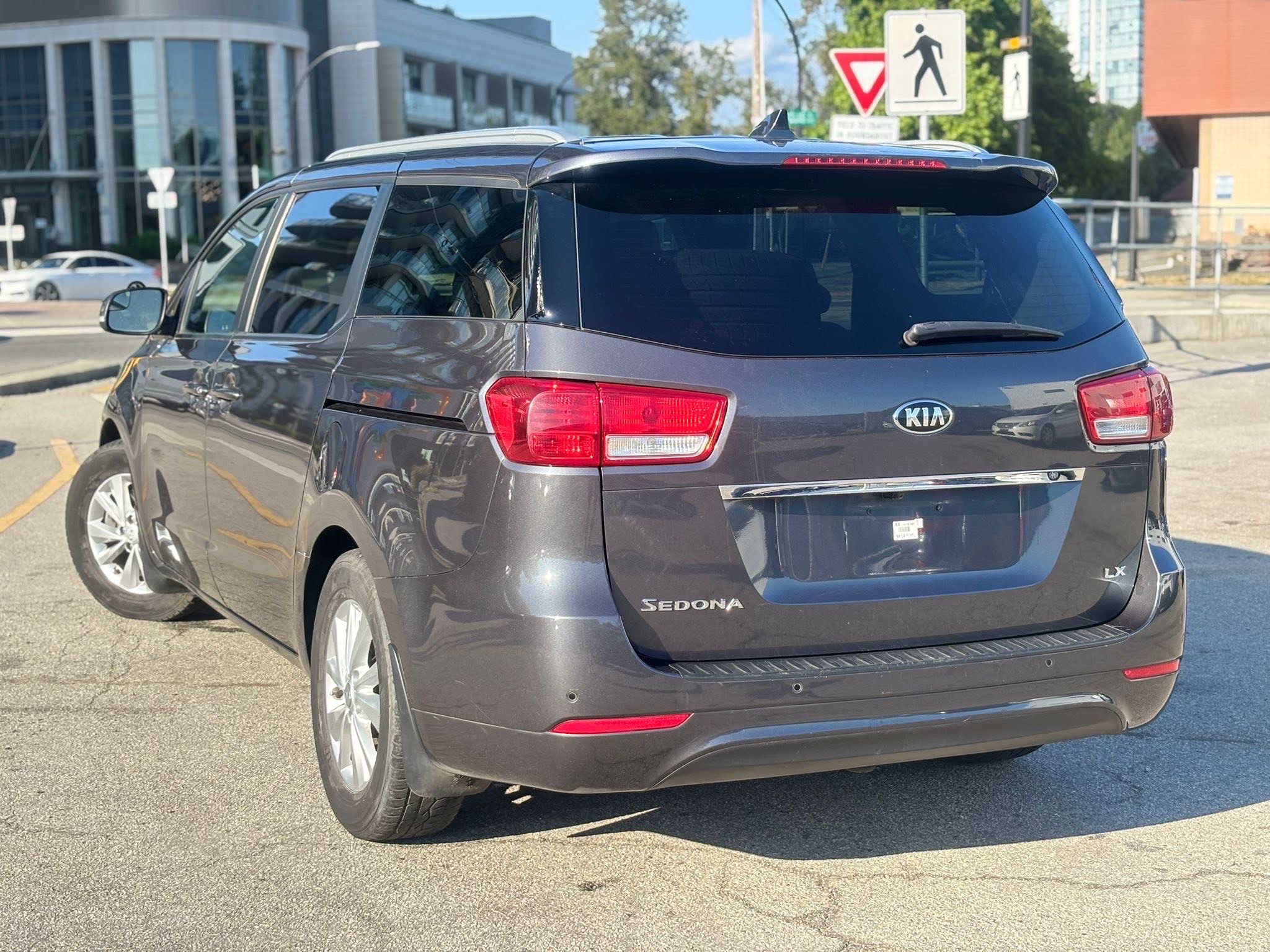 /canwestautoinc/2017-Kia-Sedona-064993212122751.jpg