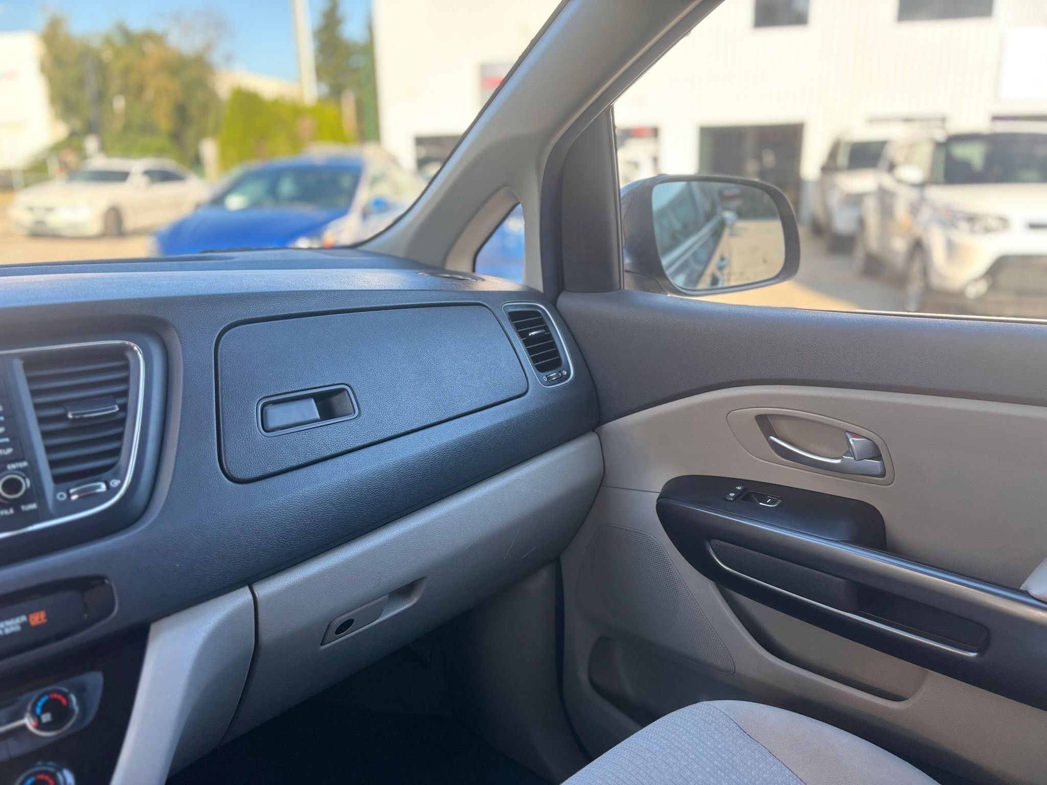 /canwestautoinc/2017-Kia-Sedona-10058127217218238.jpg