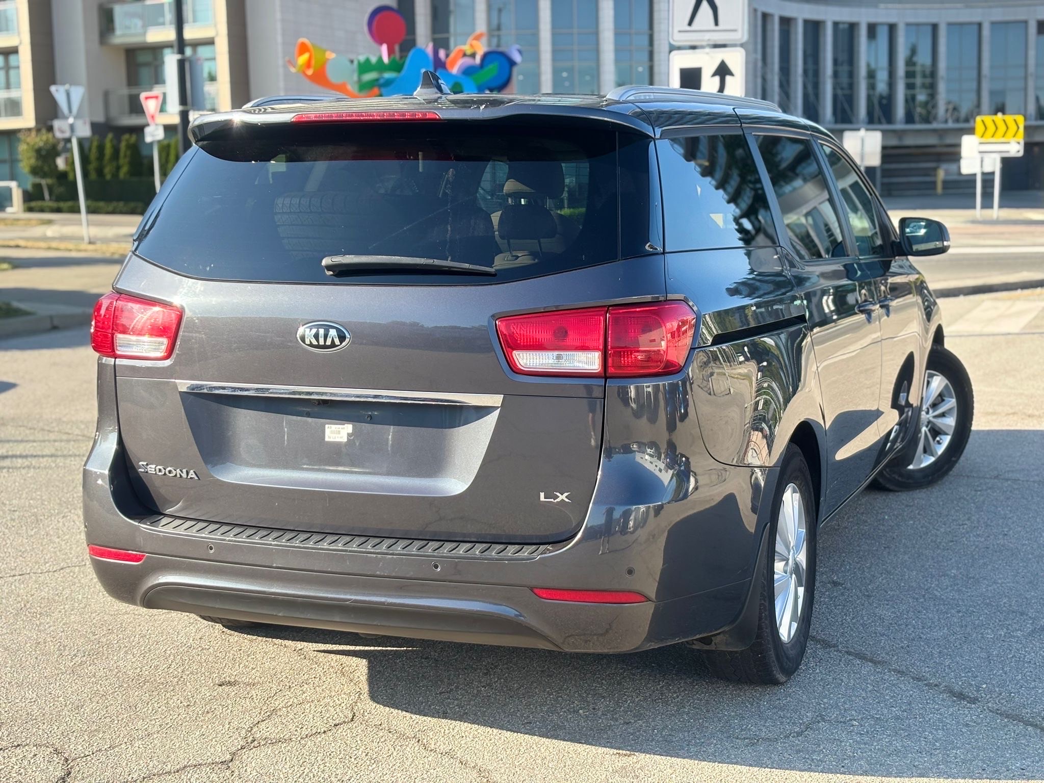 /canwestautoinc/2017-Kia-Sedona-39048844489133616.jpg