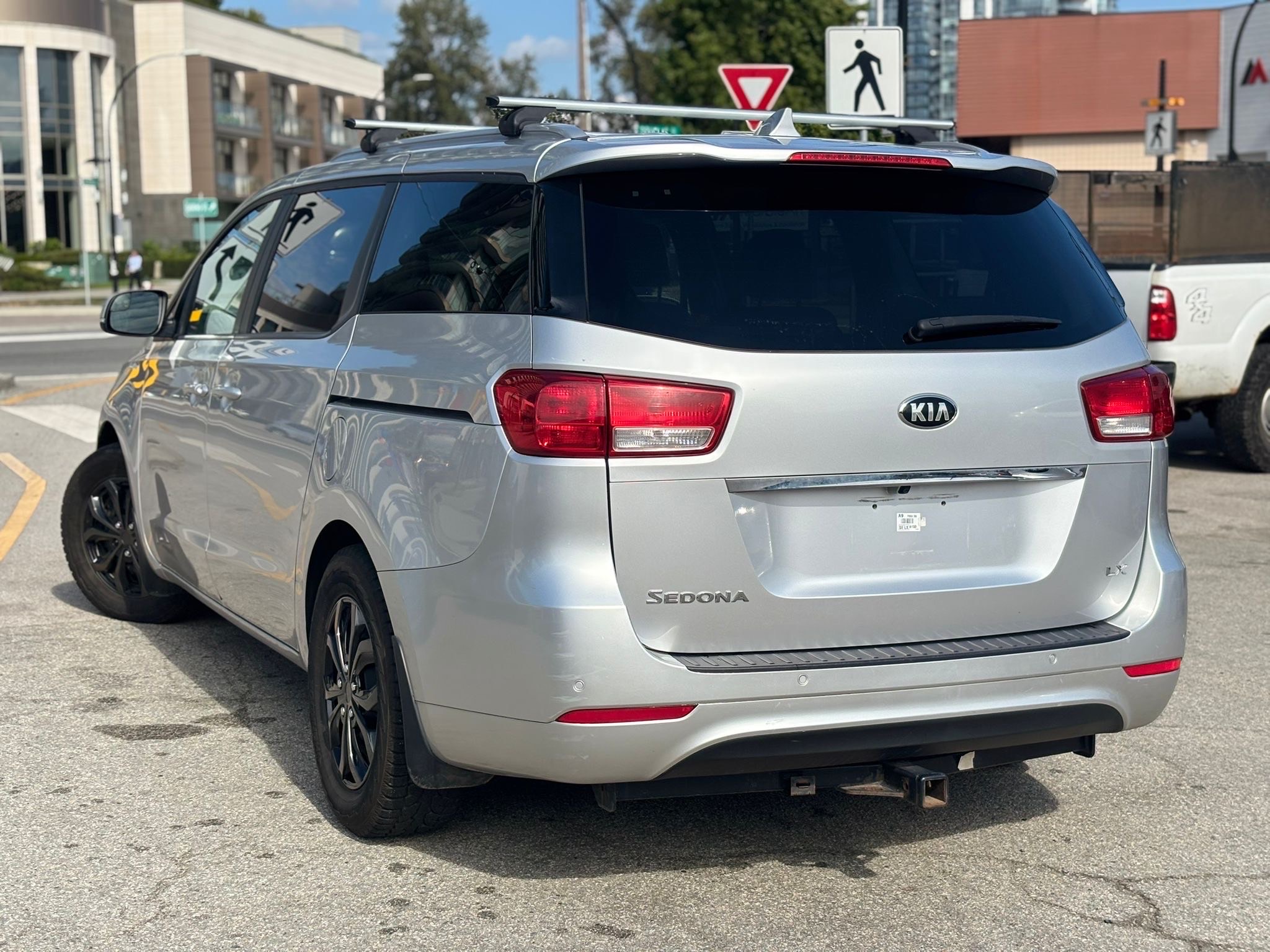 /canwestautoinc/2017-Kia-Sedona-40084637229513187.jpg
