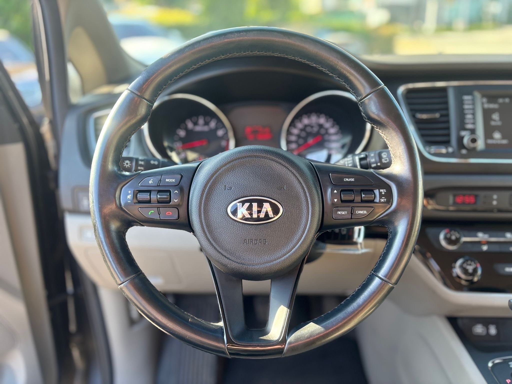 /canwestautoinc/2017-Kia-Sedona-42963858439374514.jpg