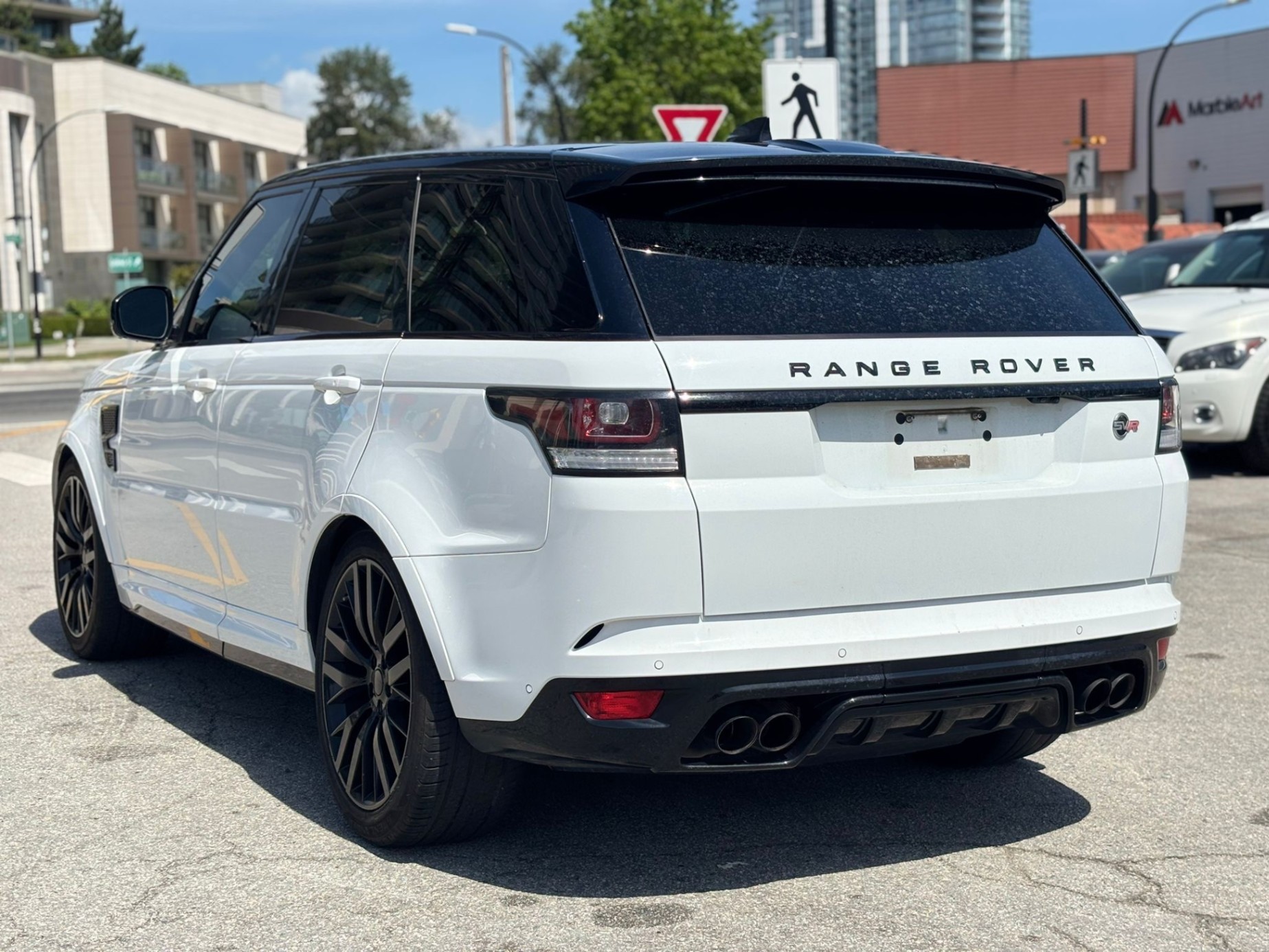 /canwestautoinc/2017-LandRover-RangeRover-09281269556658023.jpg