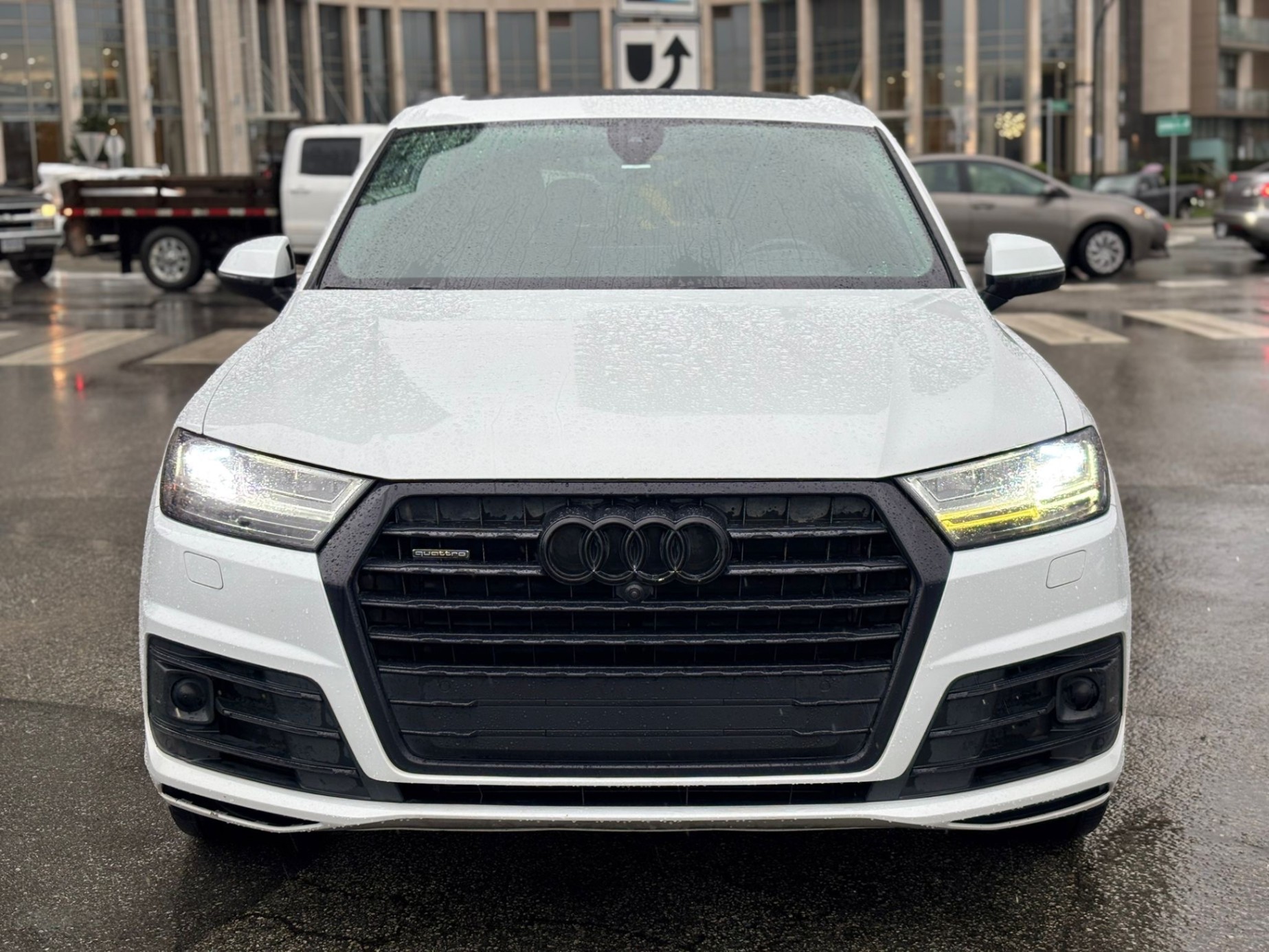 Voxcar AUDI Q7 SUV in White, VANCOUVER