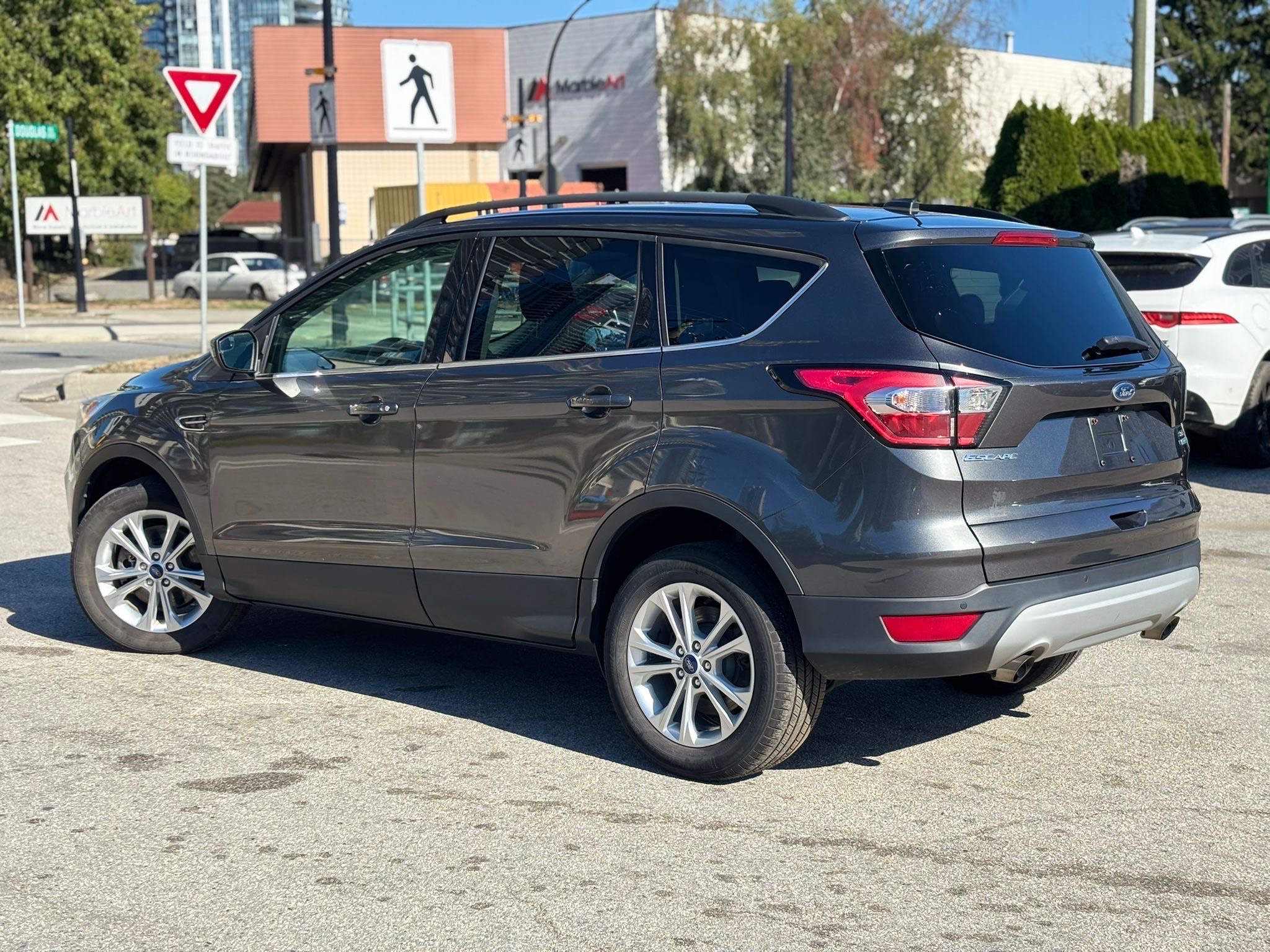 /canwestautoinc/2018-Ford-Escape-19756915349340898.jpg