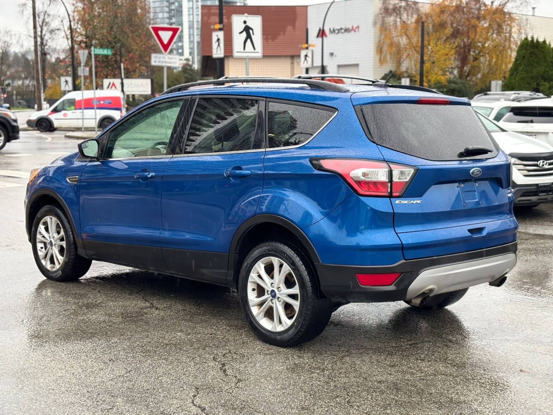 /canwestautoinc/2018-Ford-Escape-8253037113409931.jpg