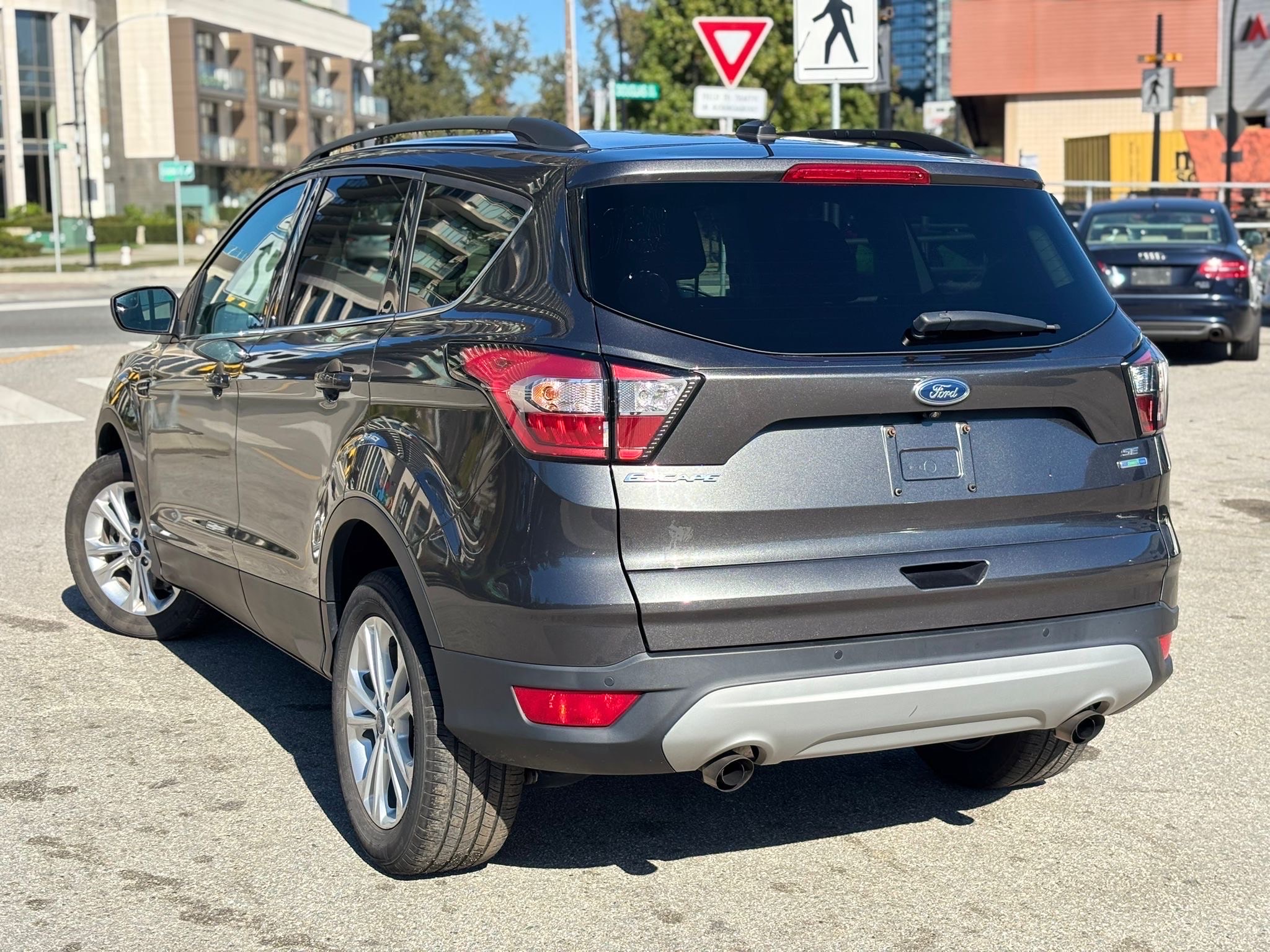 /canwestautoinc/2018-Ford-Escape-9480255463866956.jpg