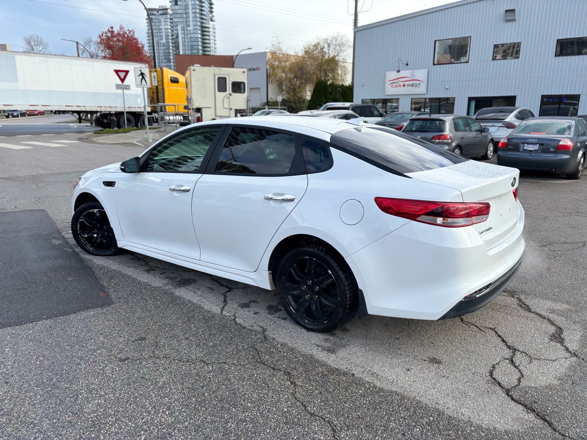 /canwestautoinc/2018-Kia-Optima-4839007643160542.jpg