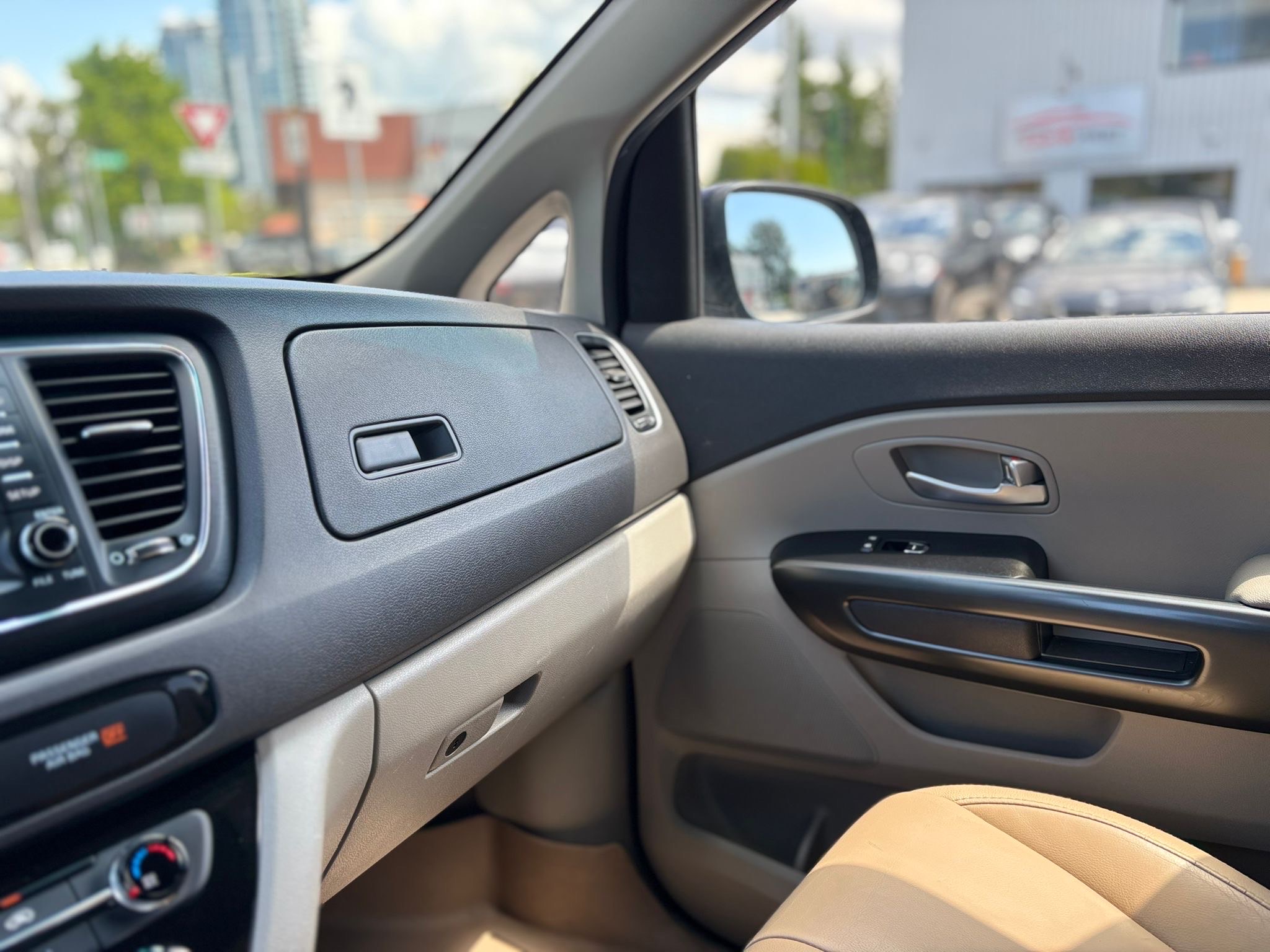 /canwestautoinc/2018-Kia-Sedona-09677149100330196.jpg