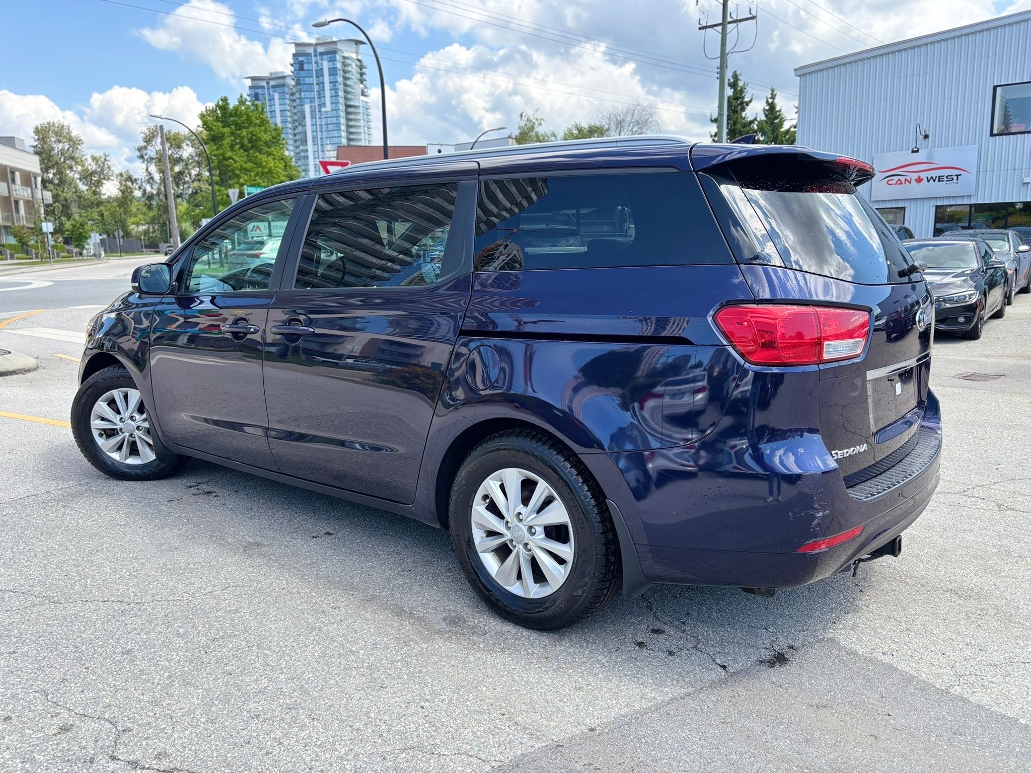 /canwestautoinc/2018-Kia-Sedona-337798573254666.jpg