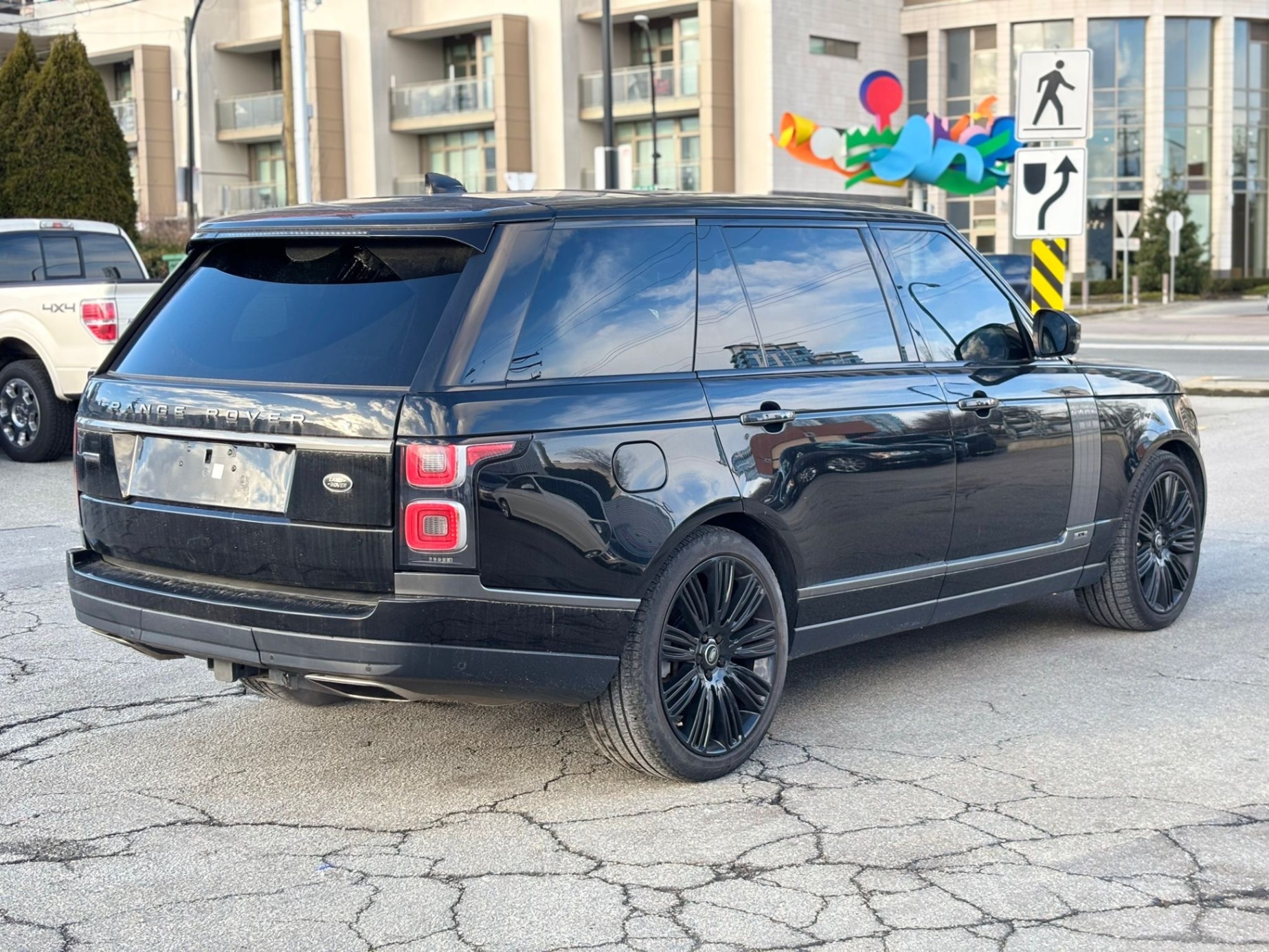 /canwestautoinc/2018-LandRover-RangeRover-21675087146753258.jpg