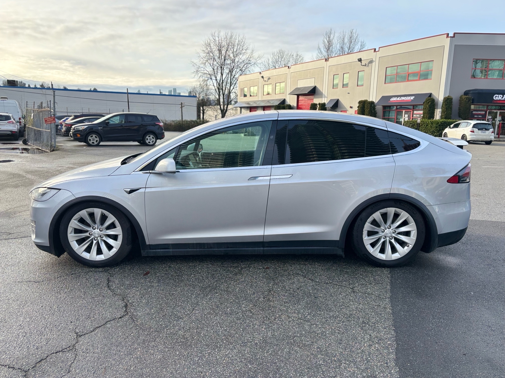 /canwestautoinc/2018-Tesla-ModelX-28335150121905506.jpg