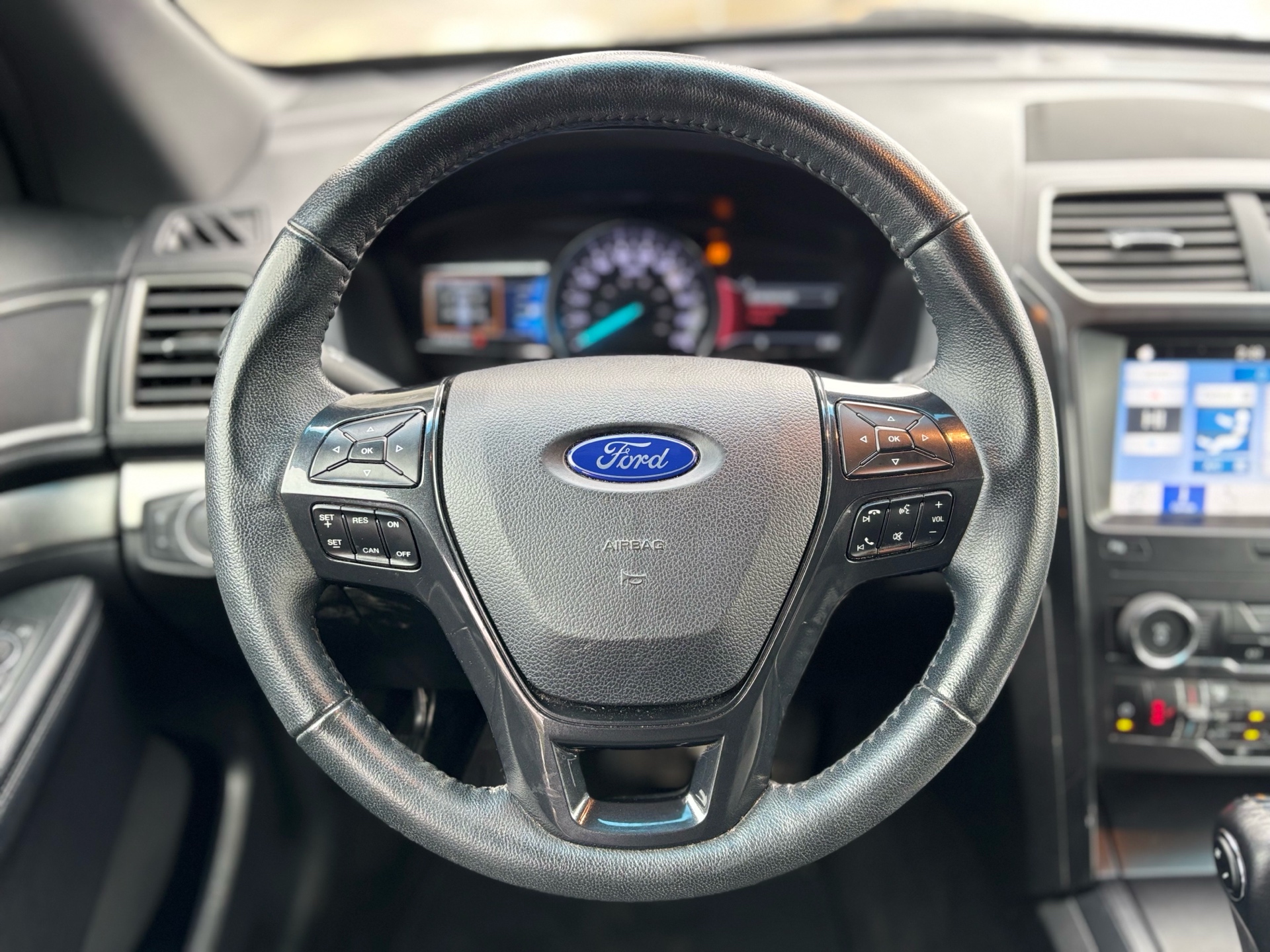 /canwestautoinc/2019-Ford-Explorer-04531653017717696.jpg
