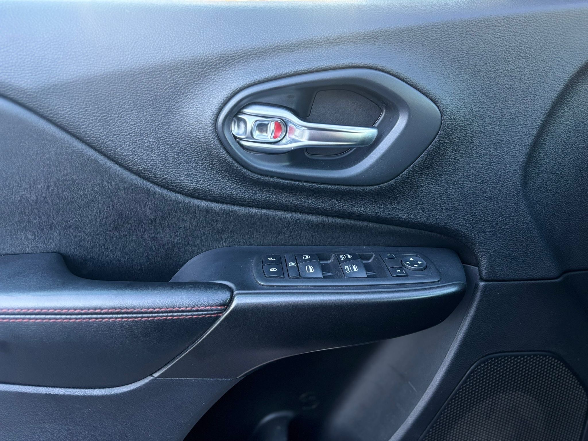 /canwestautoinc/2019-Jeep-Cherokee-8580932870254523.jpg