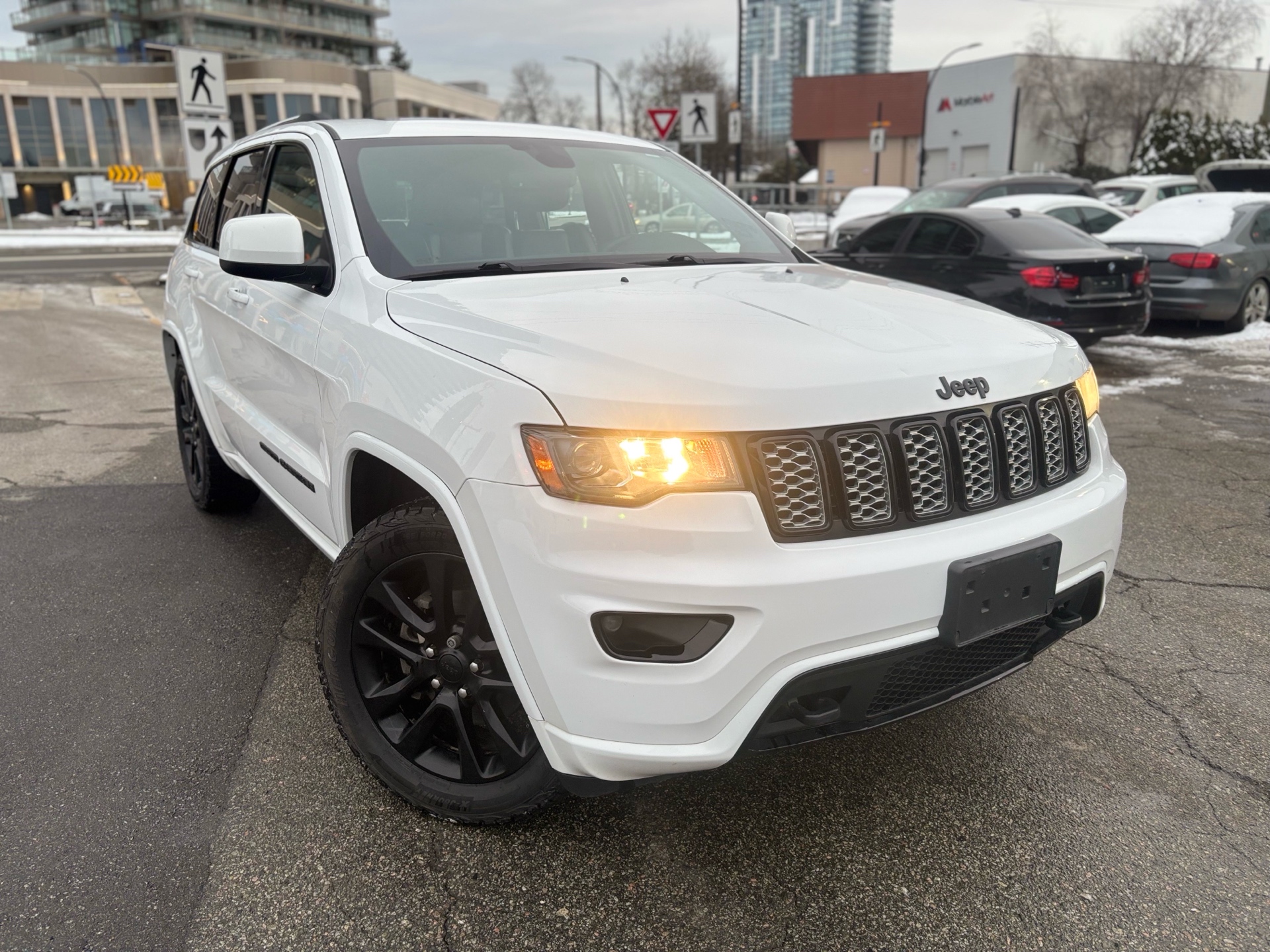 /canwestautoinc/2019-Jeep-GrandCherokee-5040327301128191.jpg