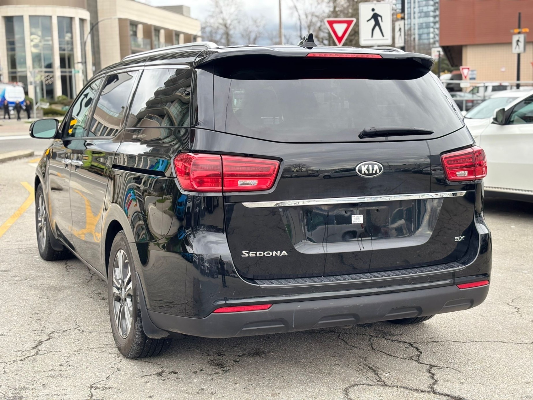 /canwestautoinc/2019-Kia-Sedona-3652930315685581.jpg