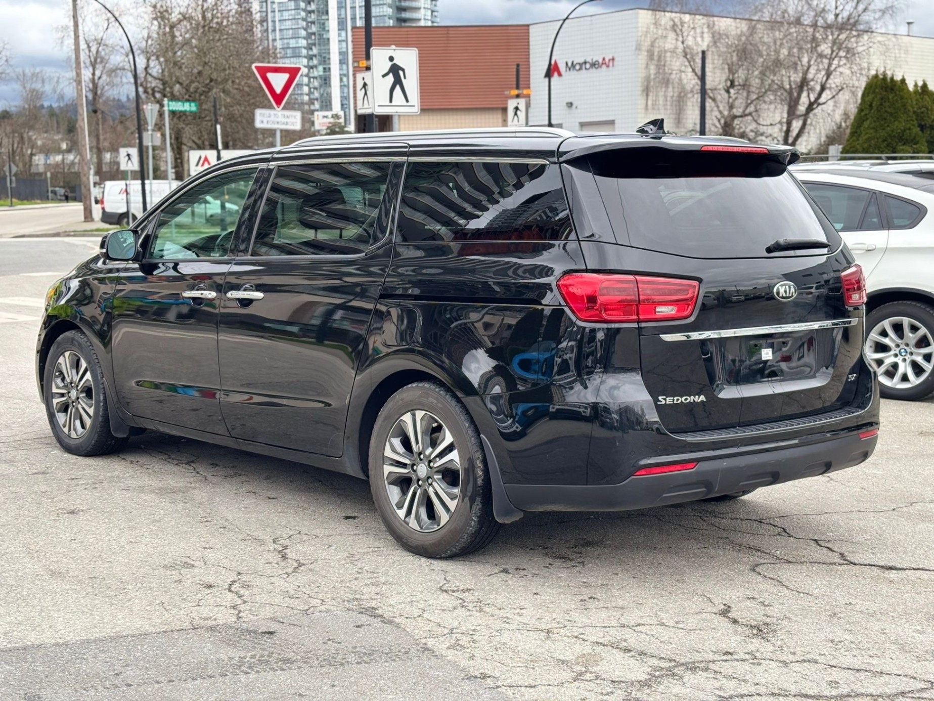 /canwestautoinc/2019-Kia-Sedona-7070849456056738.jpg