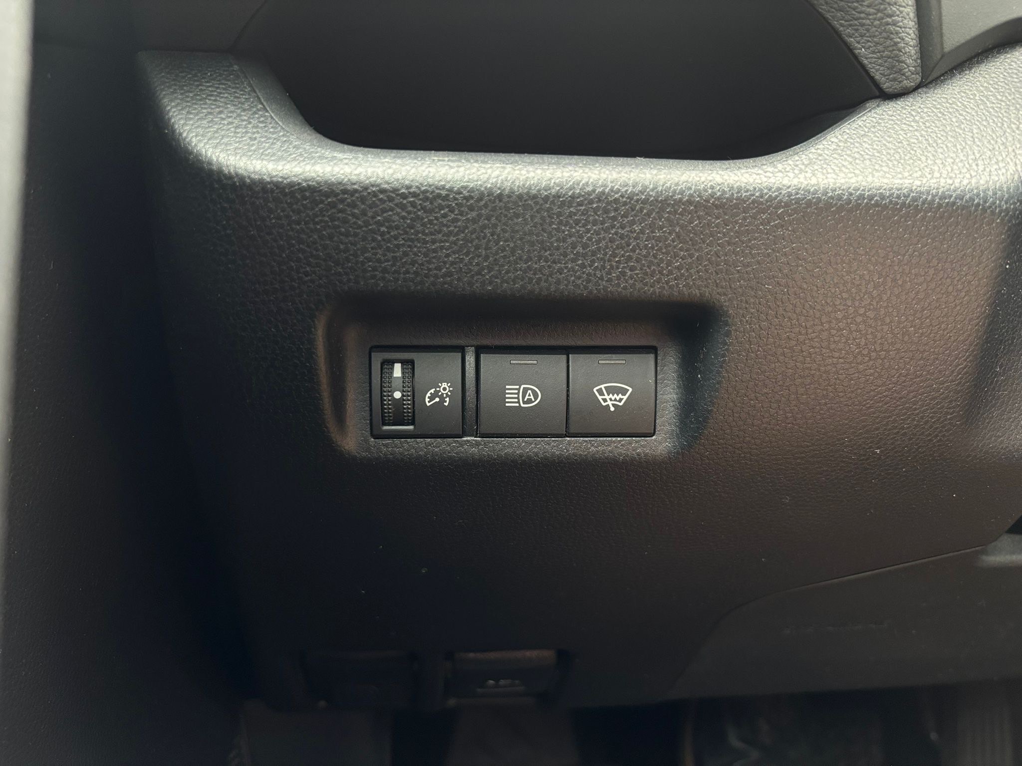 /canwestautoinc/2019-Toyota-RAV4-18421246912721112.jpg