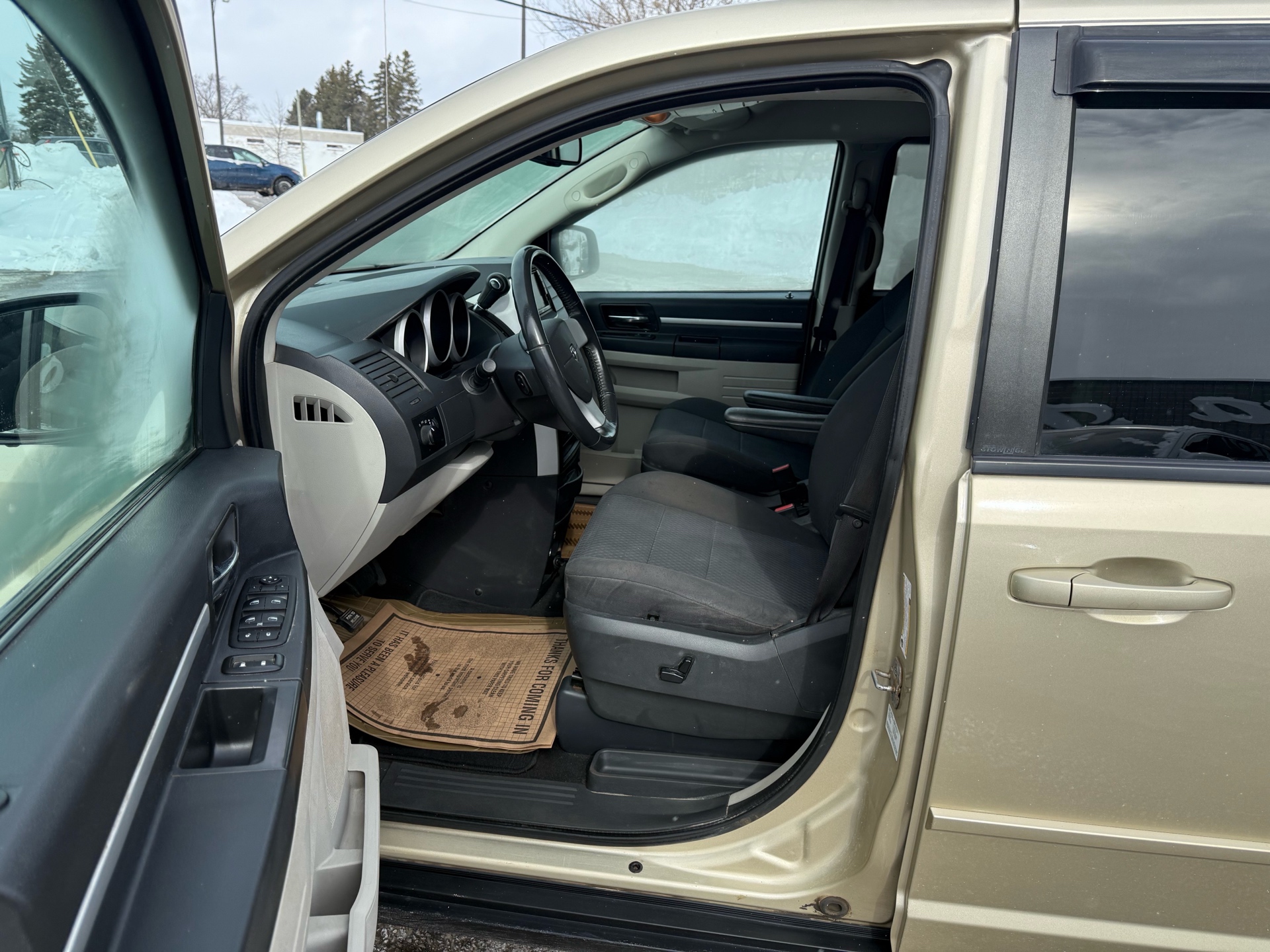 /carage/2010-Dodge-GrandCaravan-610717152556157.jpg