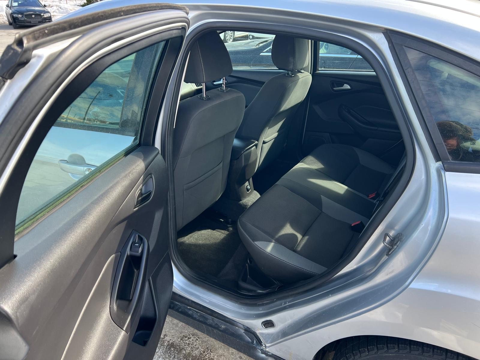 /carage/2013-Ford-Focus-11054324564865148.jpg