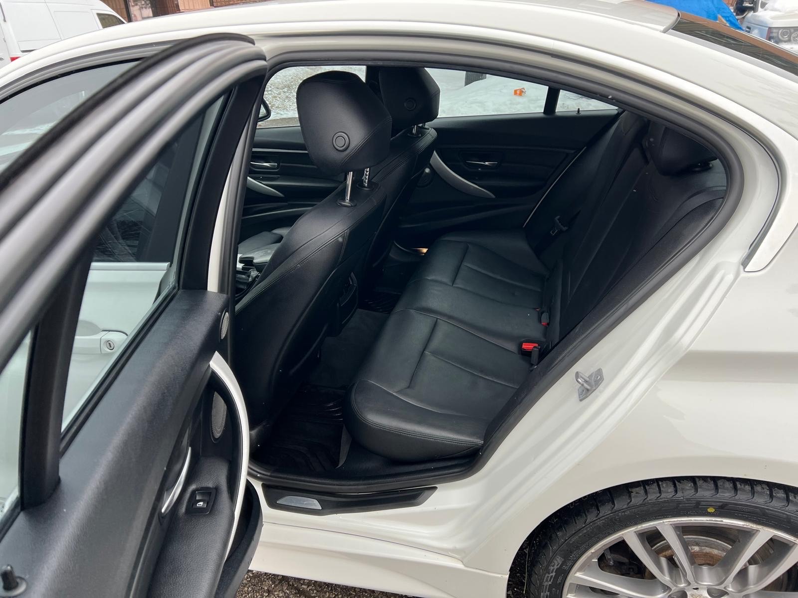 /carage/2015-BMW-3Series-2680533489038124.jpg