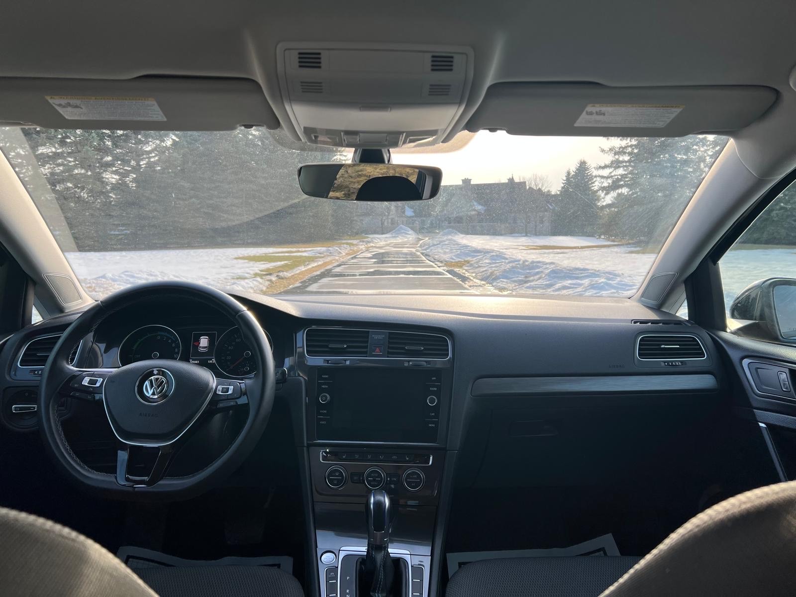/carage/2017-Volkswagen-E-Golf-32956526759740745.jpg