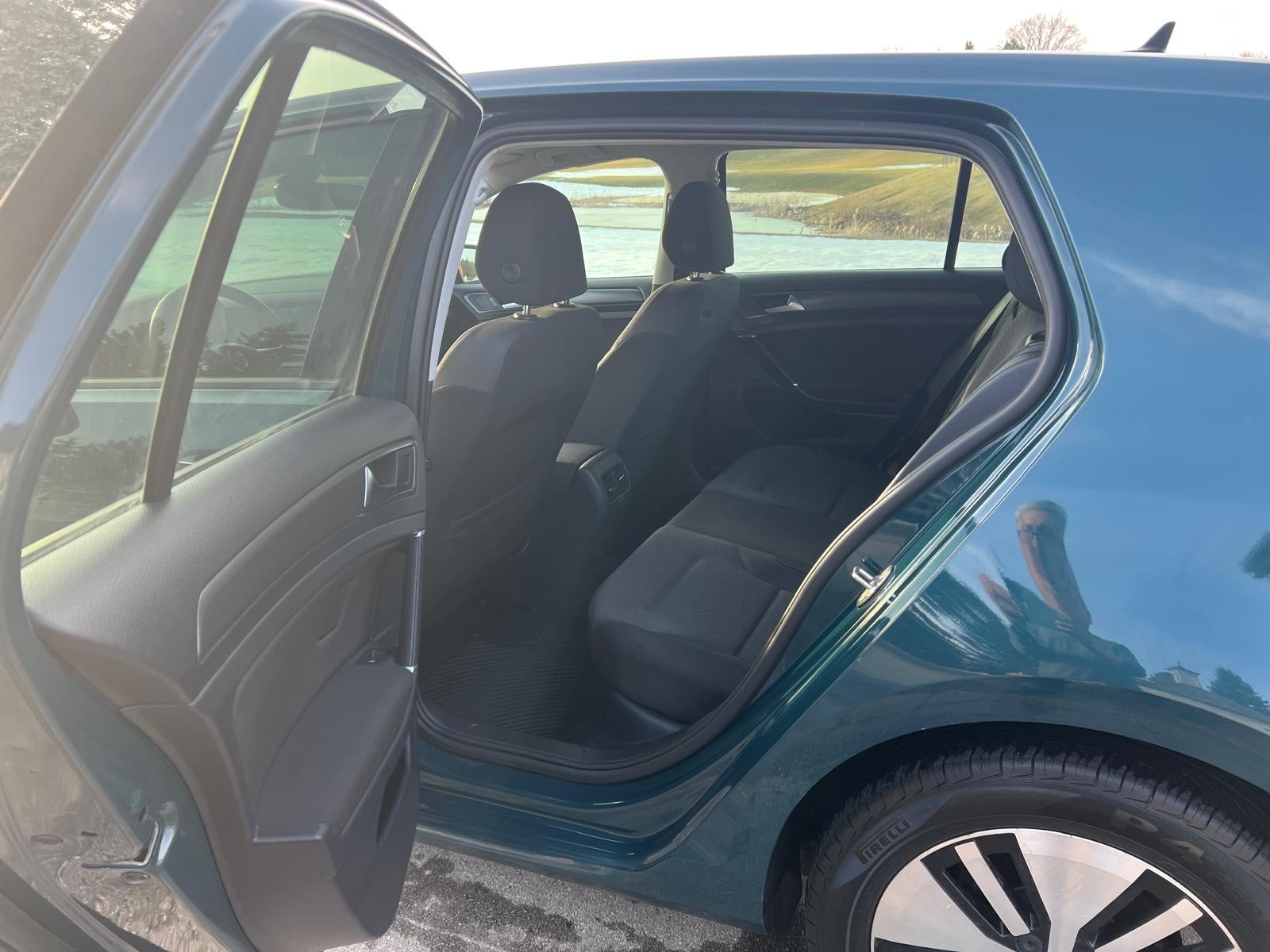 /carage/2017-Volkswagen-E-Golf-8039091295758978.jpg