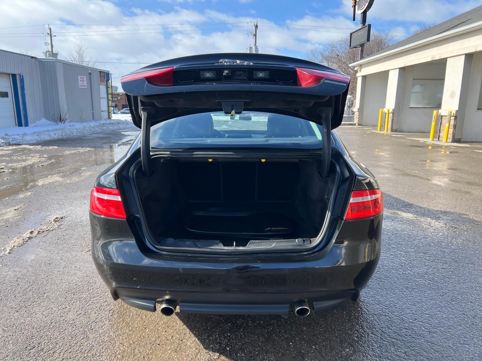 /carage/2018-Jaguar-XE-37680870385424603.jpg