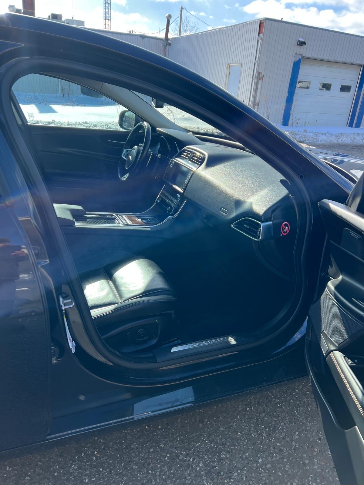 /carage/2018-Jaguar-XE-8720089617165994.jpg
