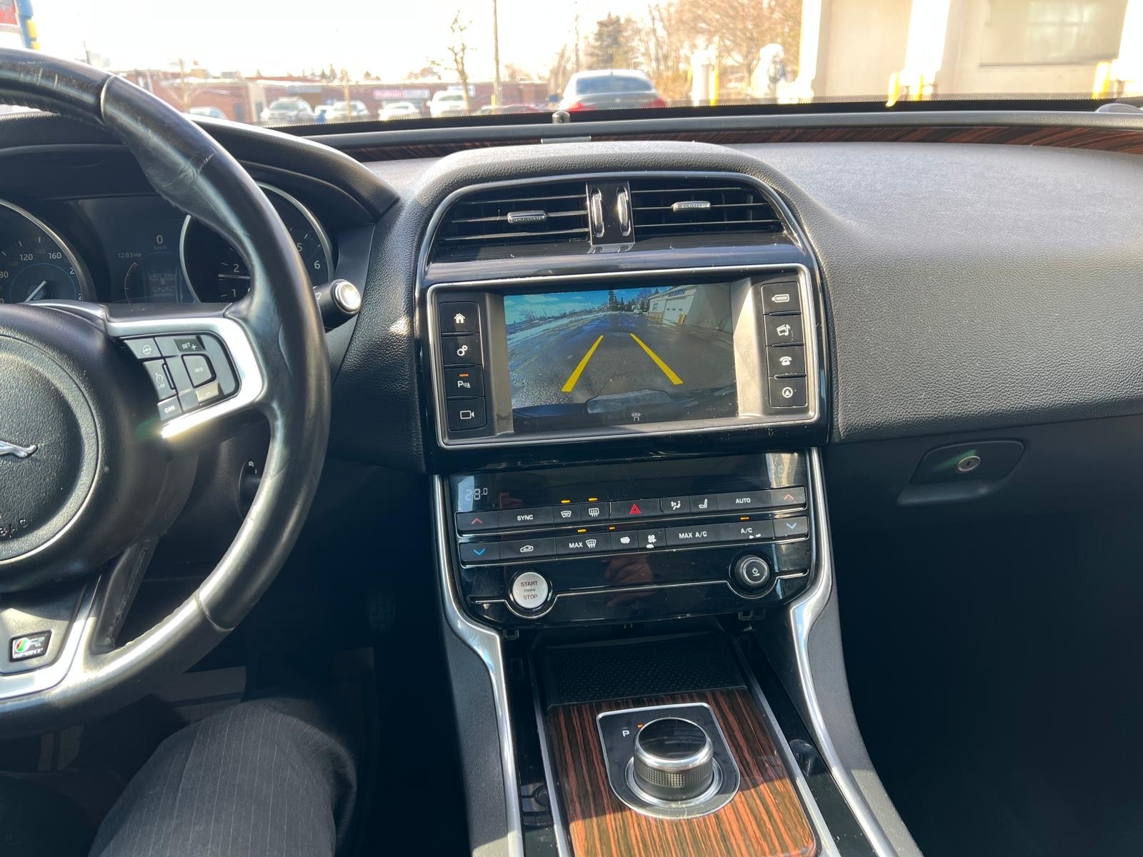 /carage/2018-Jaguar-XE-9189270336709281.jpg