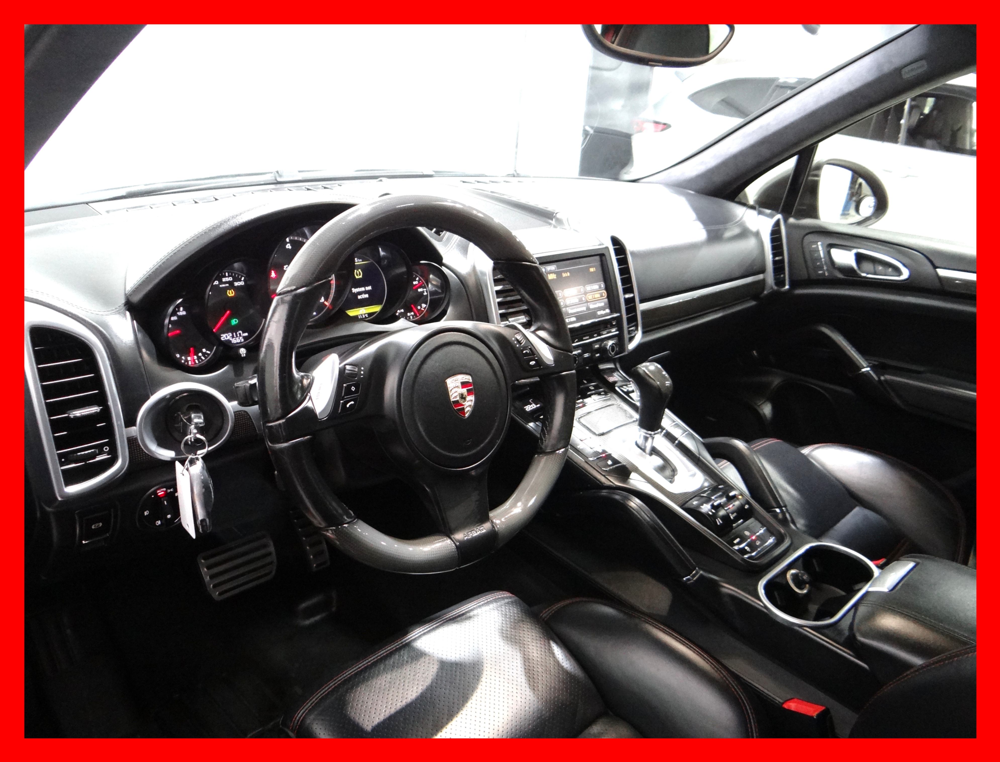 /carconnectiontoronto/2012-Porsche-Cayenne-07306579733089857.jpg