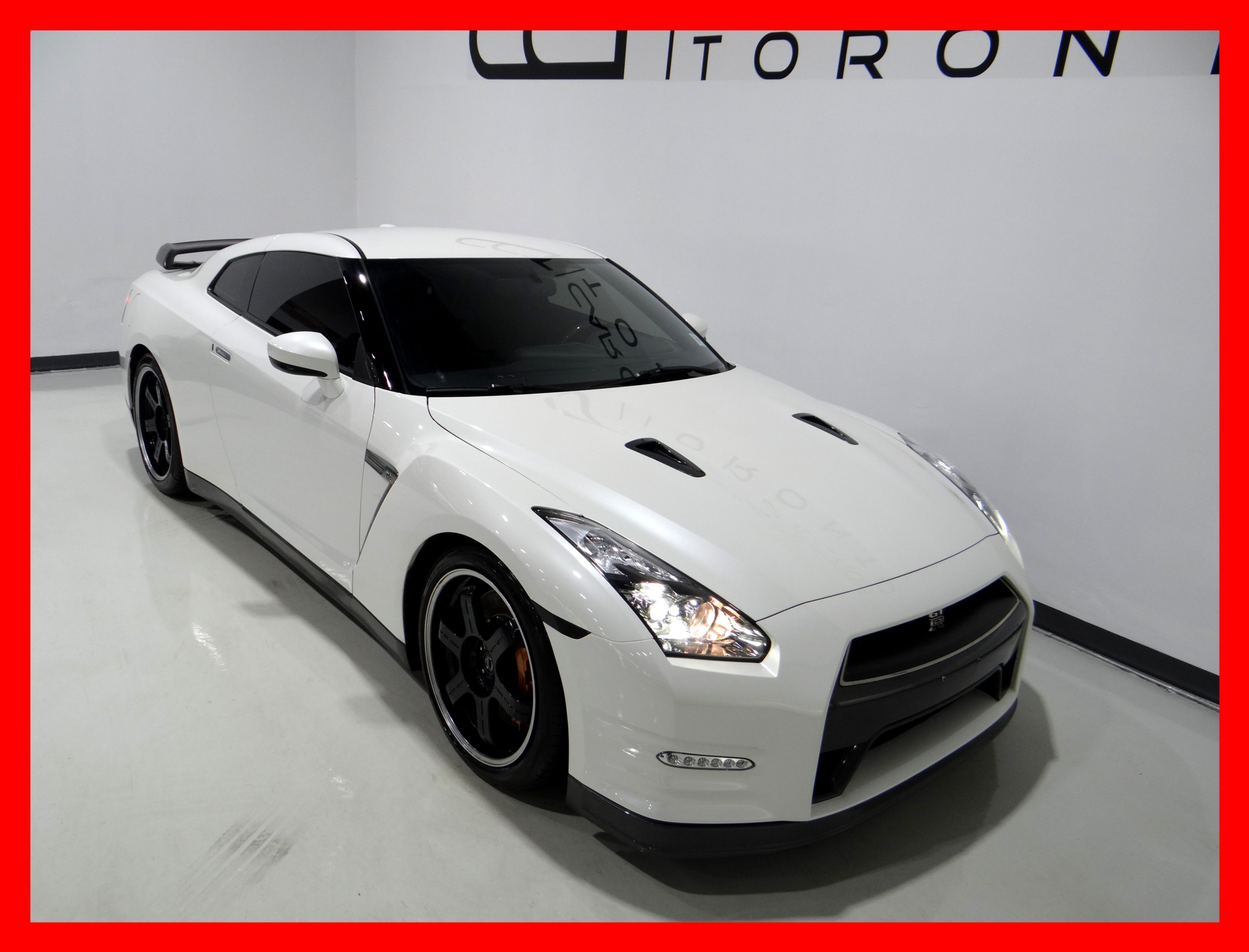 /carconnectiontoronto/2014-Nissan-GT-R-5362339178836073.jpg