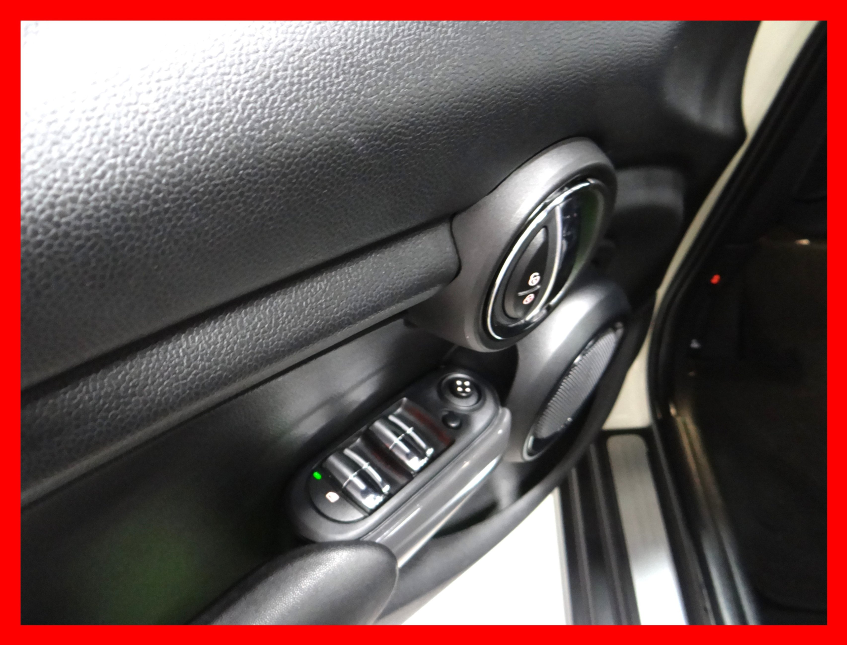 /carconnectiontoronto/2015-MINI-Cooper5-6954944824070612.jpg