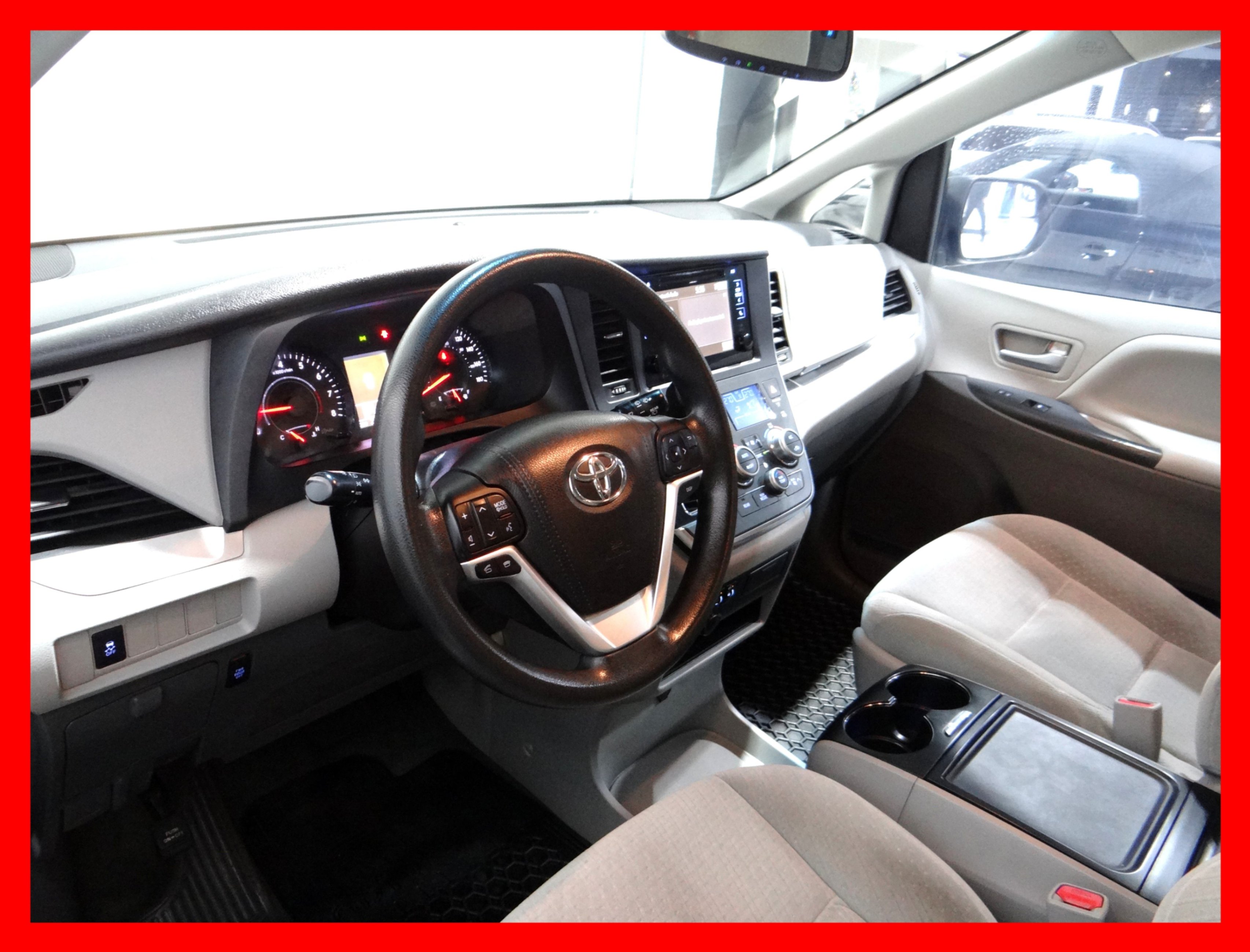 /carconnectiontoronto/2015-Toyota-Sienna-13897890652745004.jpg