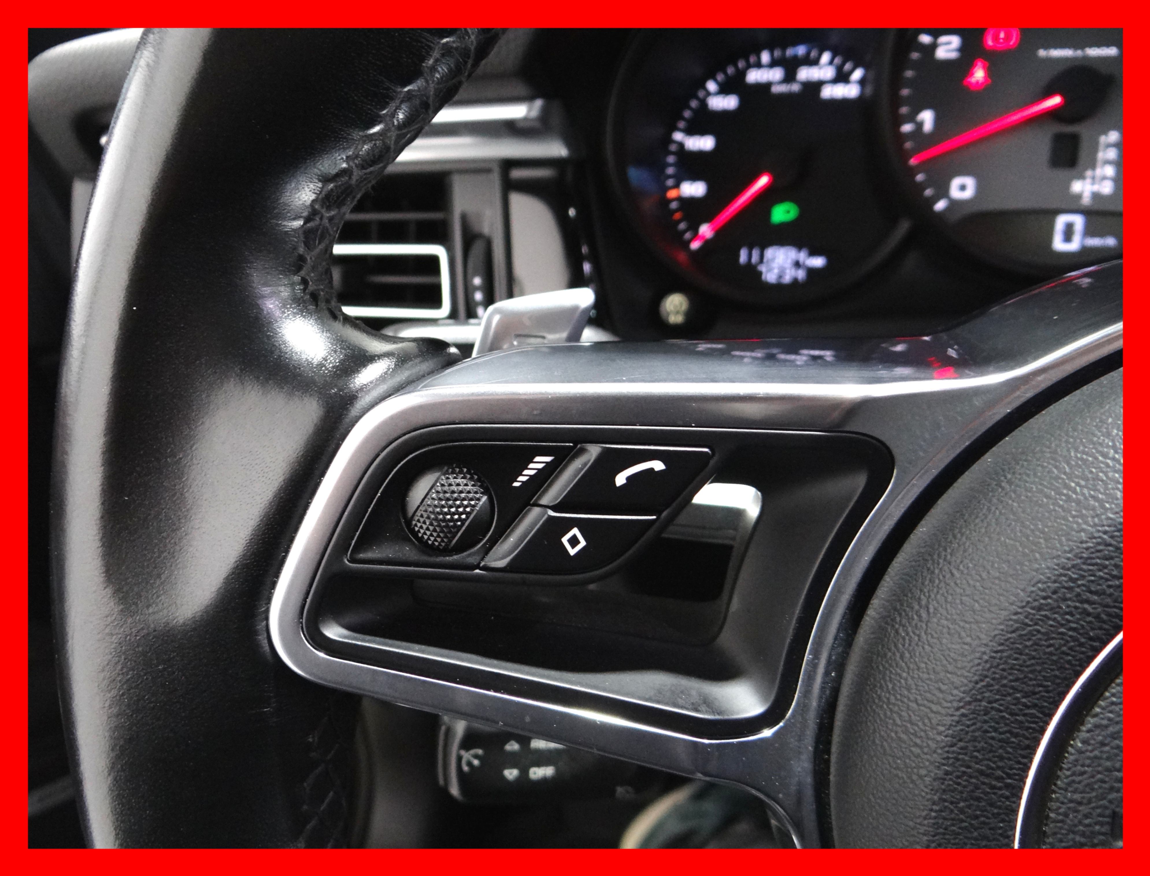 /carconnectiontoronto/2020-Porsche-Macan-20054348682197576.jpg
