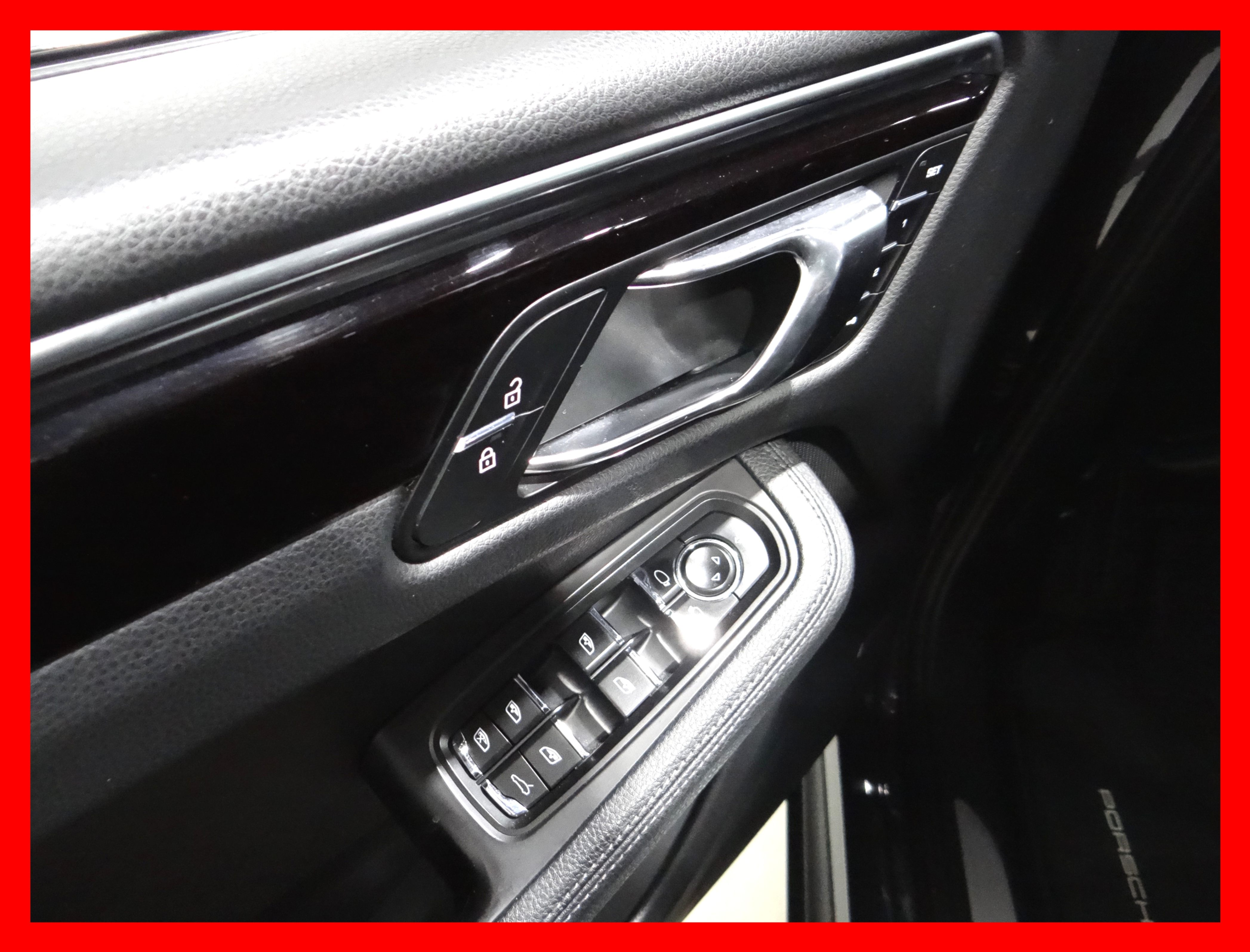 /carconnectiontoronto/2020-Porsche-Macan-22455498193362522.jpg