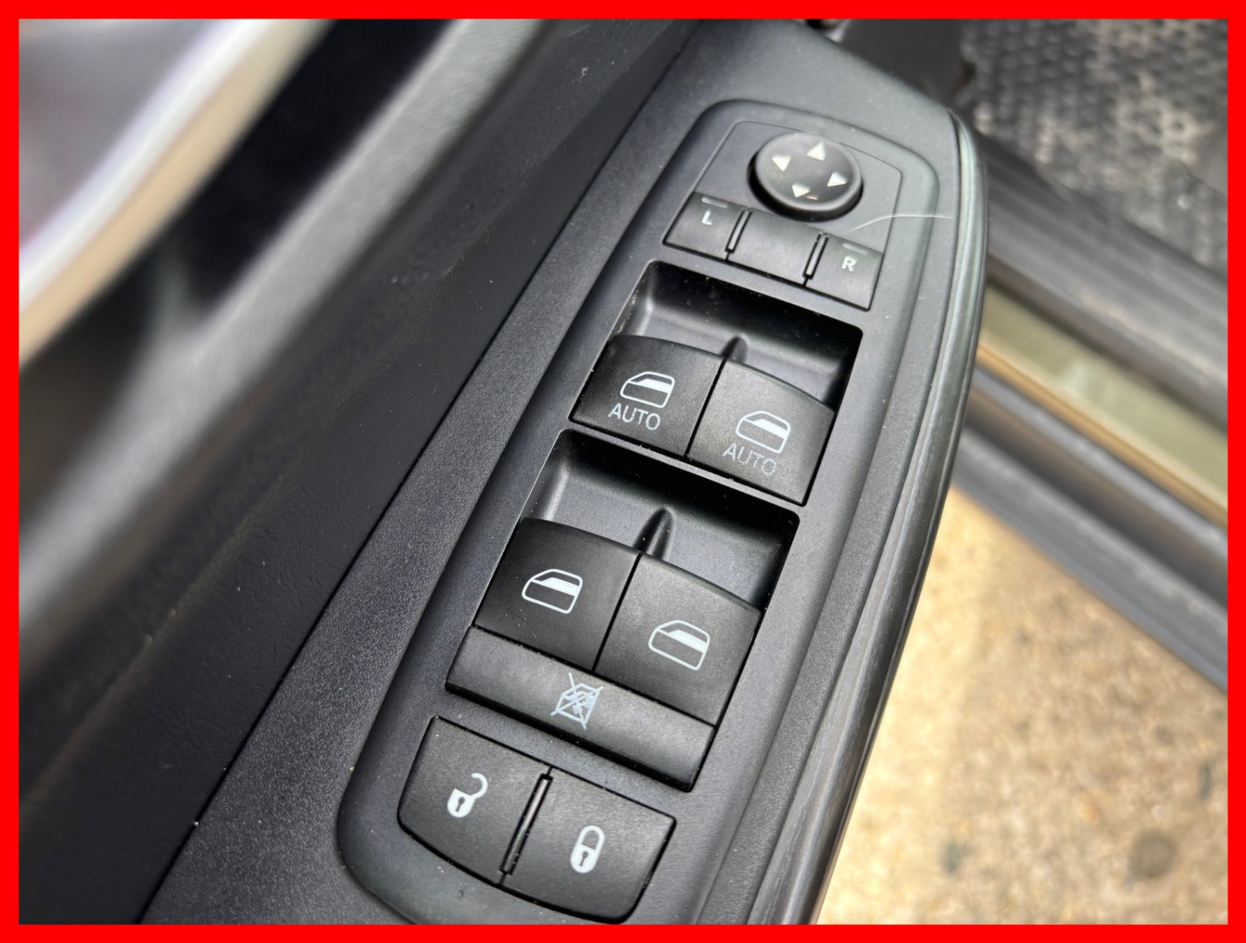 /carconnectiontoronto1/2016-Jeep-Cherokee-11772170218523814.jpg